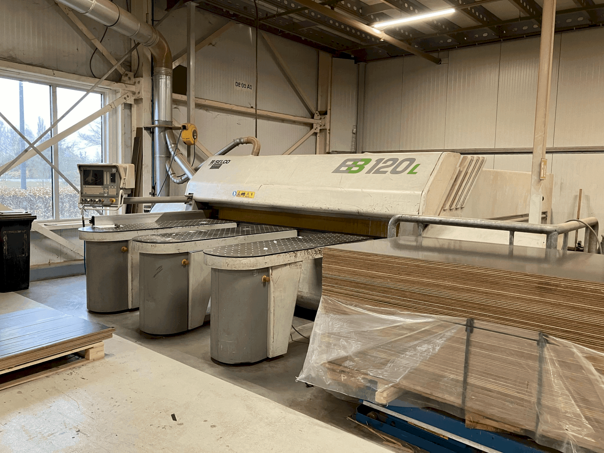 Čelní pohled  na SELCO EBL 120  stroj