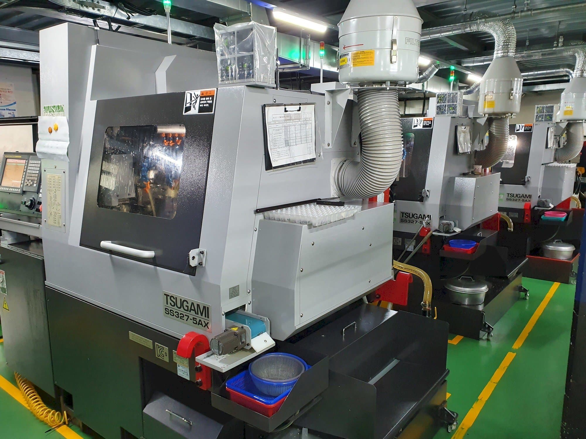Čelní pohled  na TSUGAMI SS327-5AX  stroj