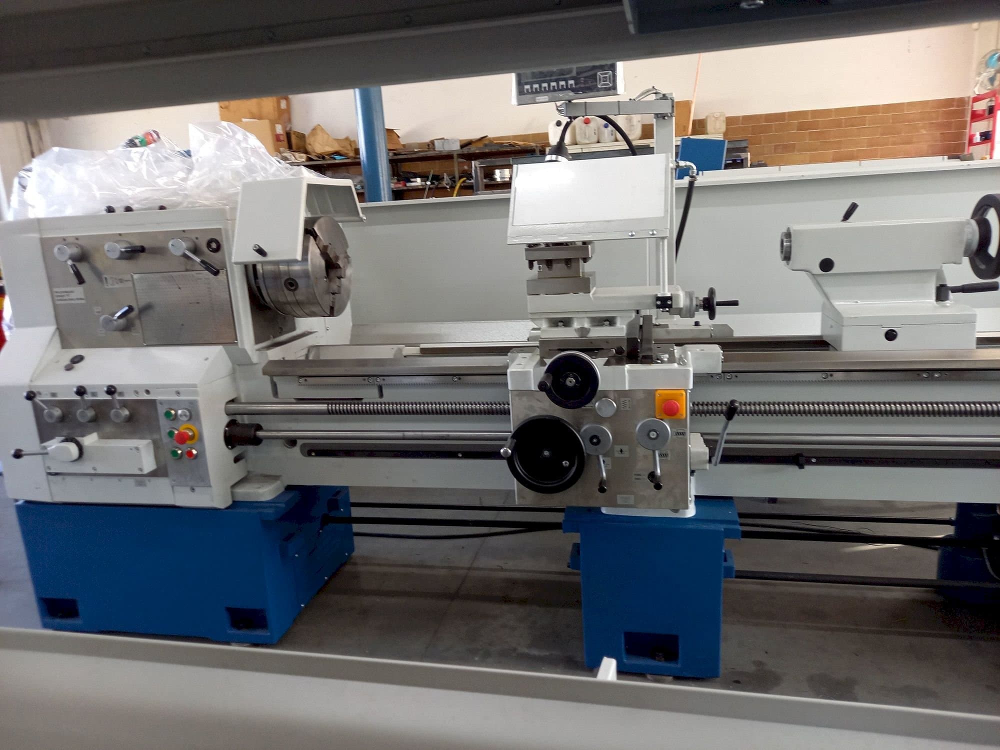 Čelní pohled  na TUJ 50M x2000  stroj