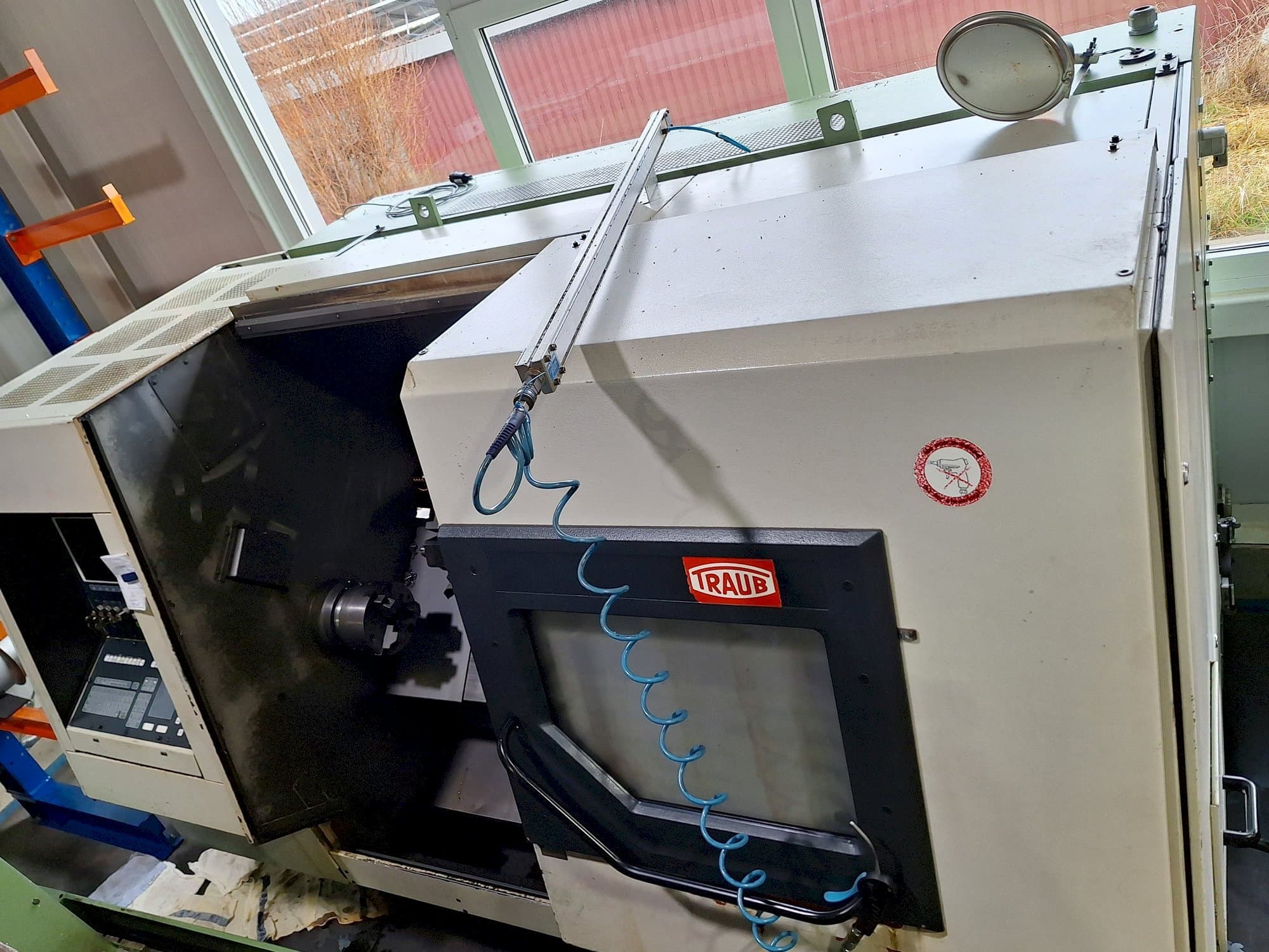 Čelní pohled  na TRAUB TND 400  stroj