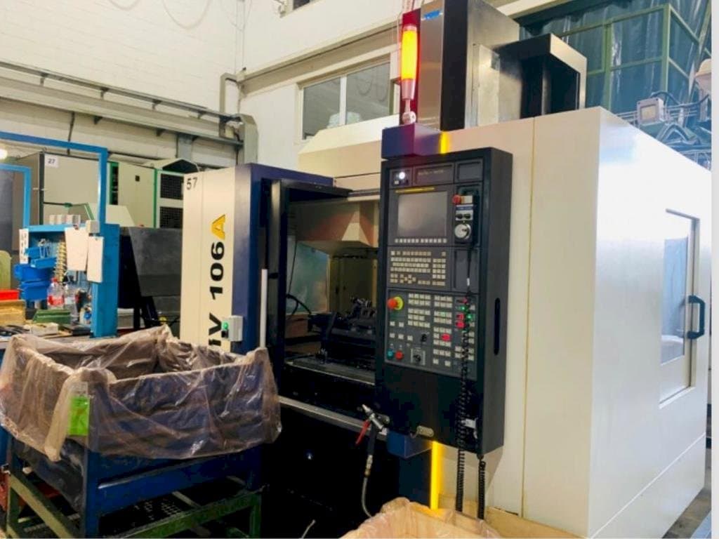 Čelní pohled  na YCM NMV106A  stroj