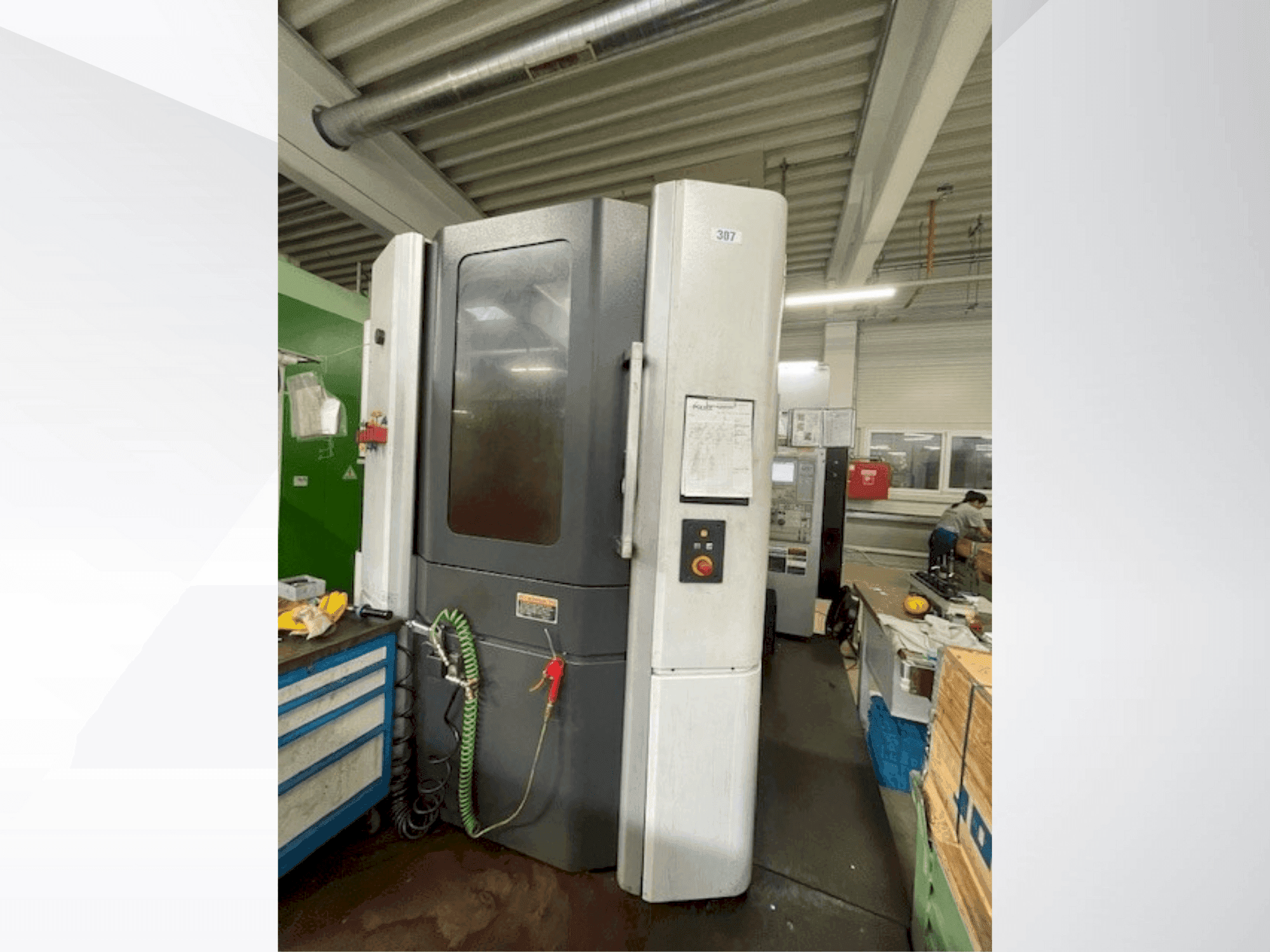 Čelní pohled  na MORI SEIKI NHX 5000  stroj