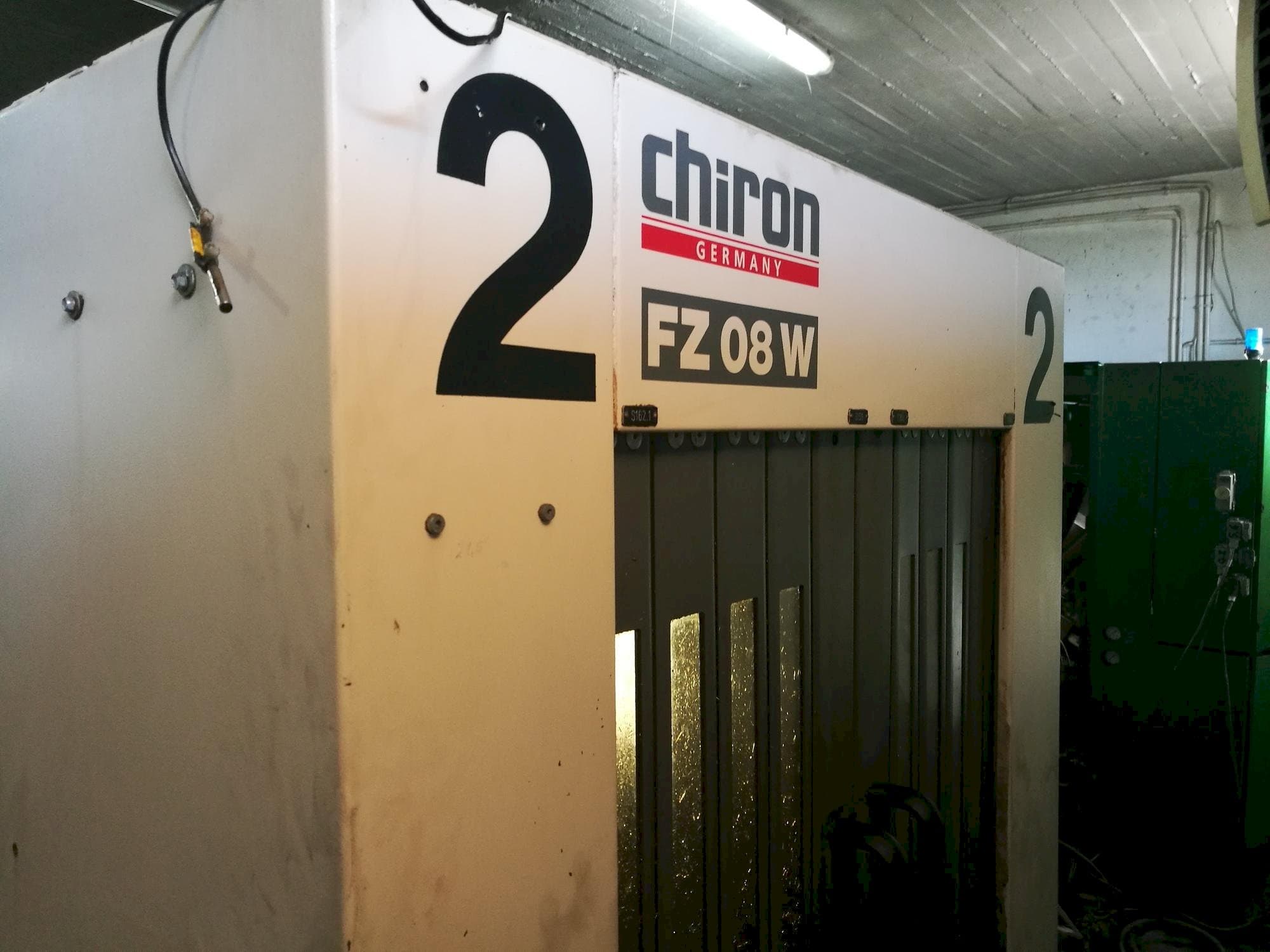 Čelní pohled  na CHIRON FZ 08 W  stroj