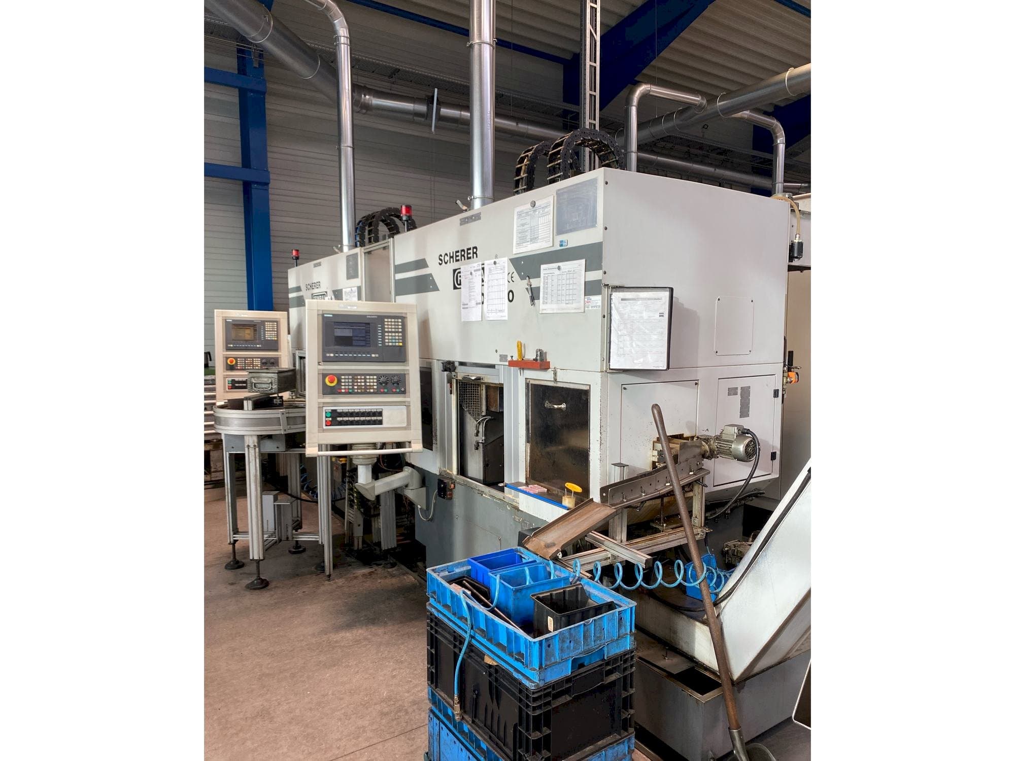 Čelní pohled  na Scherer - Feinbau VDZ 100  stroj