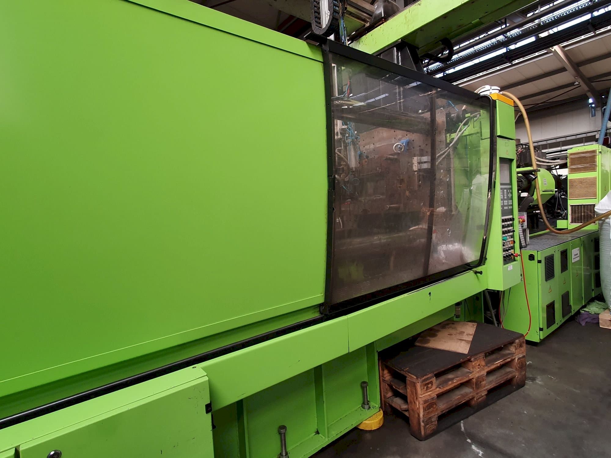 Čelní pohled  na ENGEL ES 4550/550 KSL  stroj