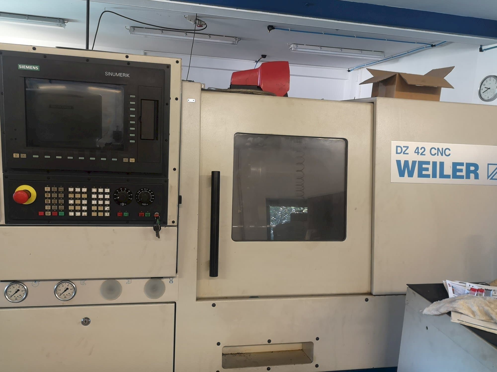 Čelní pohled  na Weiler DZ 42  stroj