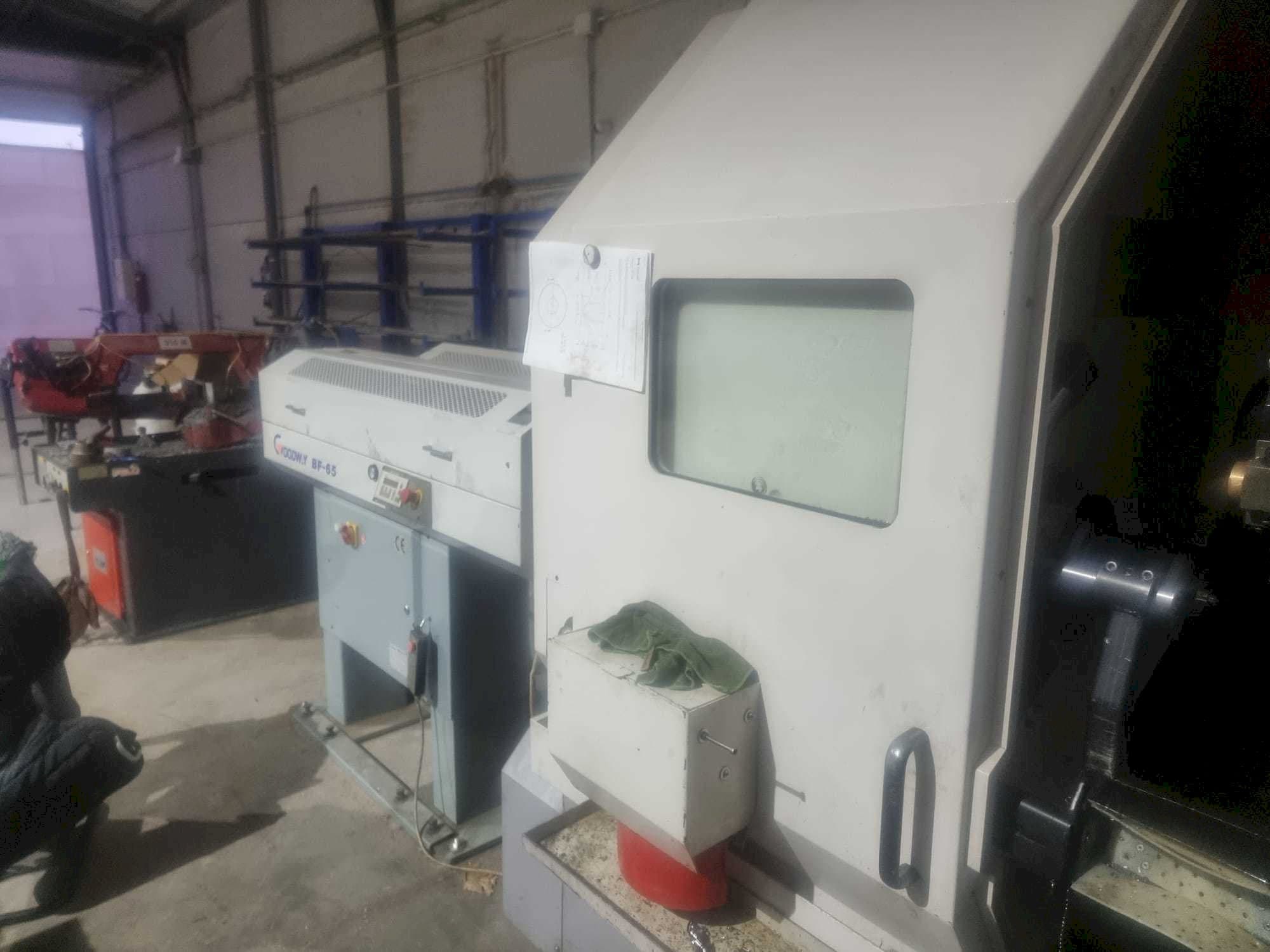 Pravý boční pohled  na Goodway MSY 280  stroj