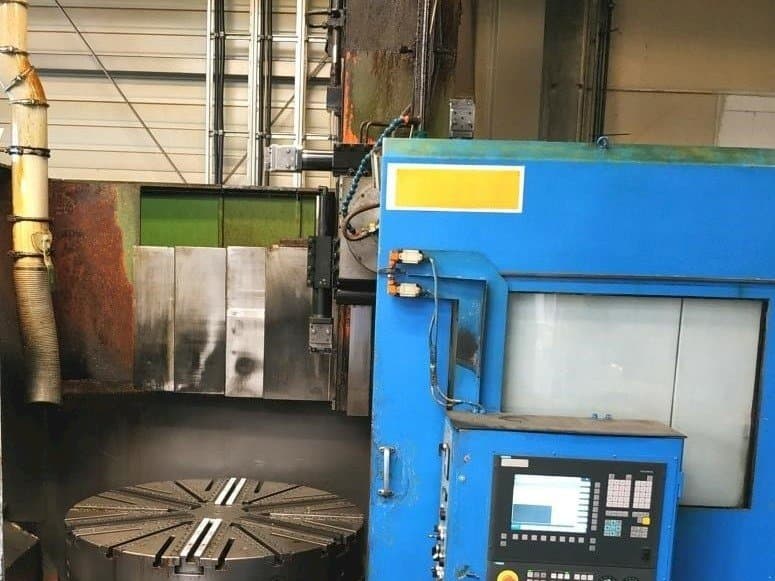 Čelní pohled  na Carnaghi AT 1400  stroj