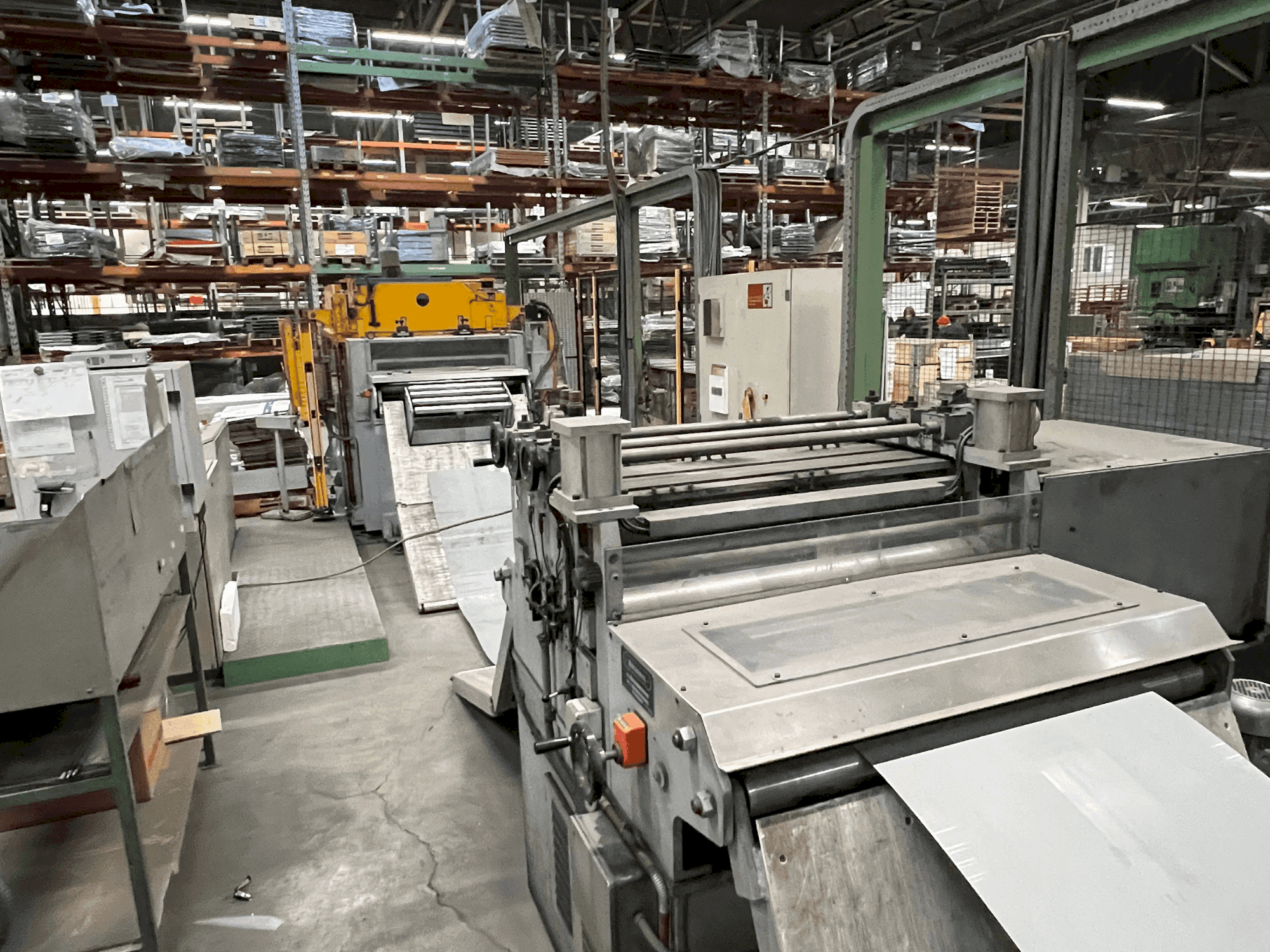 Čelní pohled  na MECASTEEL Coil Press Feeding Line  stroj