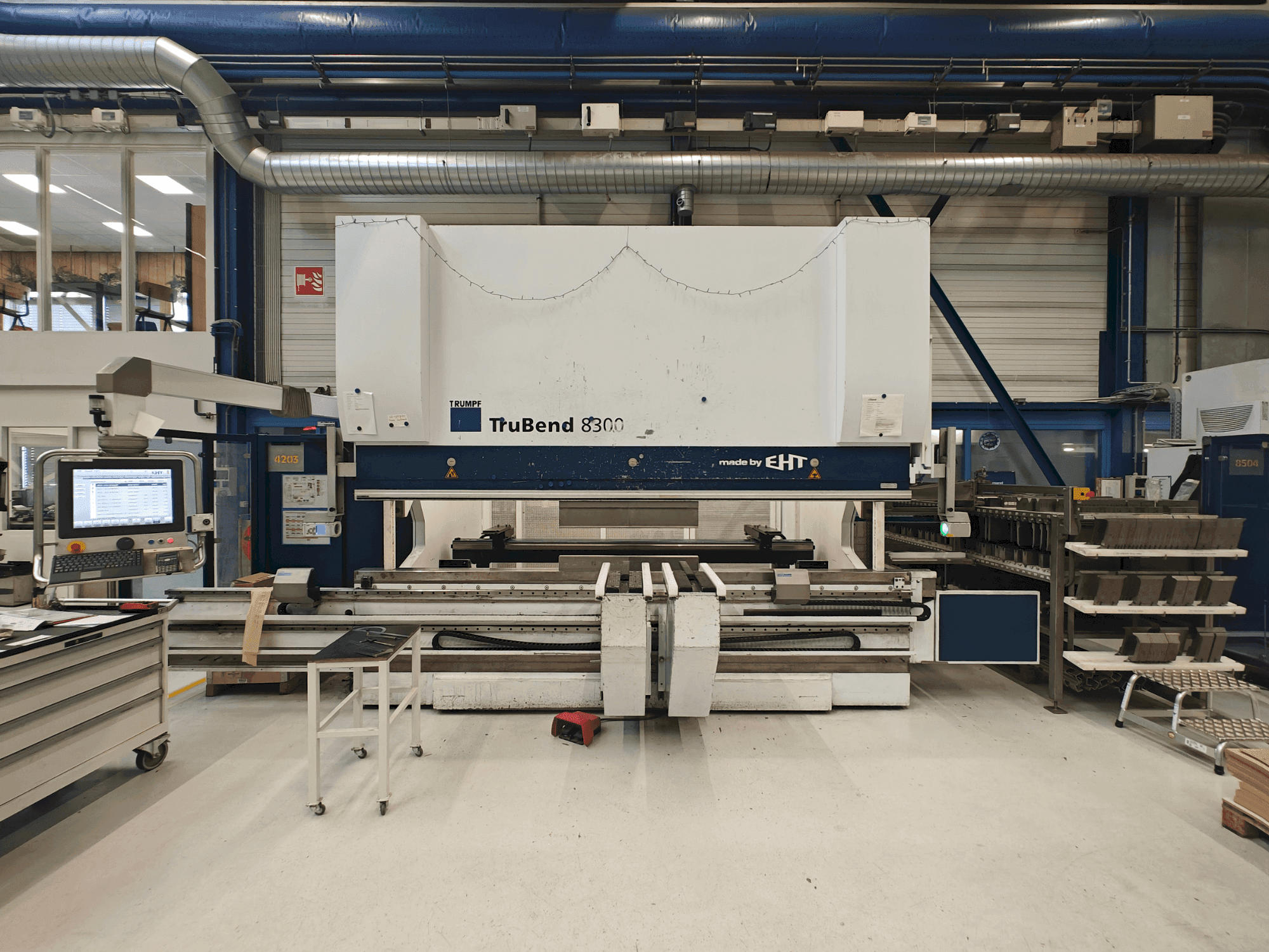 Čelní pohled  na EHT TruBend 8300-40  stroj