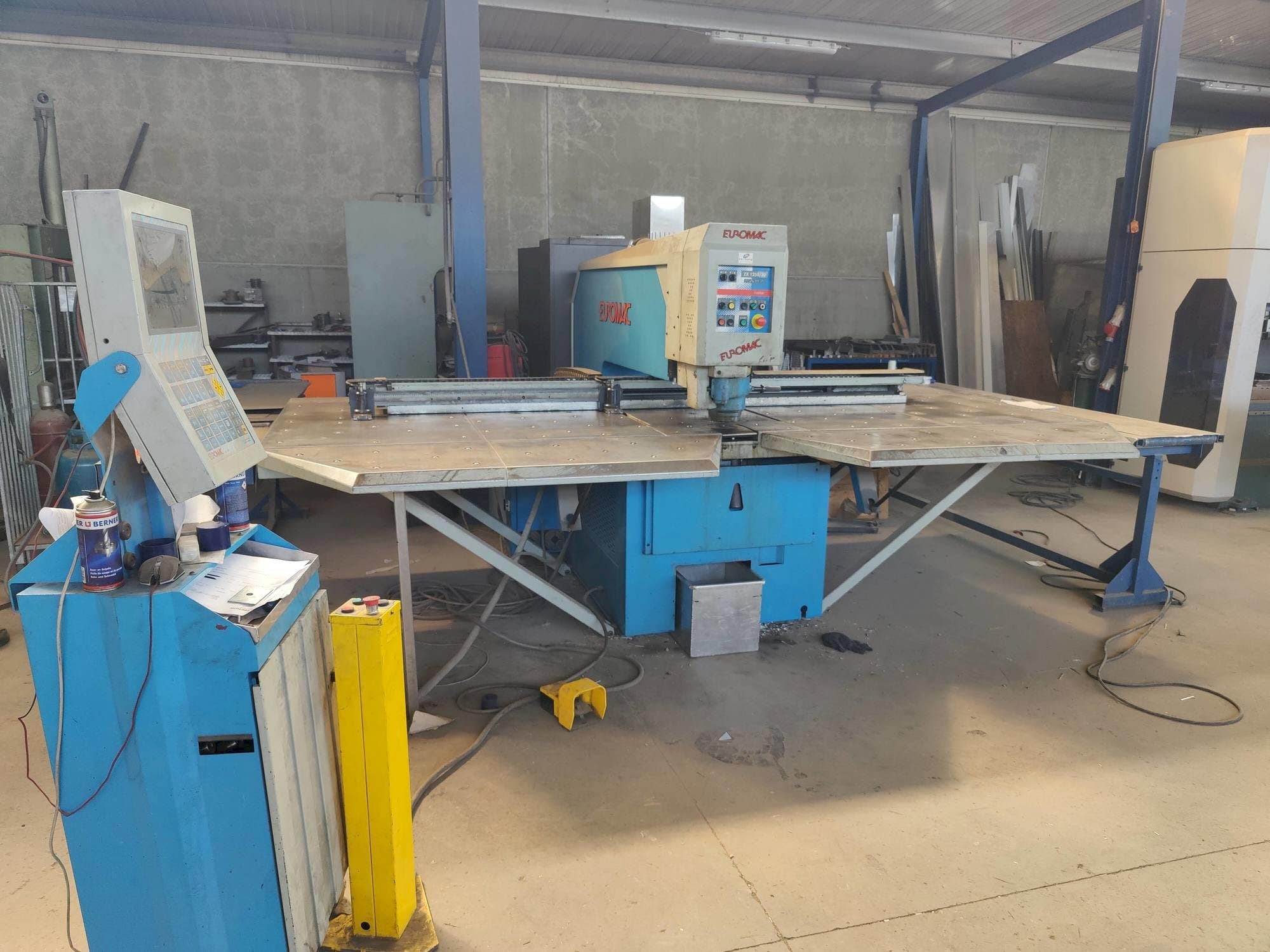 Čelní pohled  na Euromac Z/1250/30  stroj