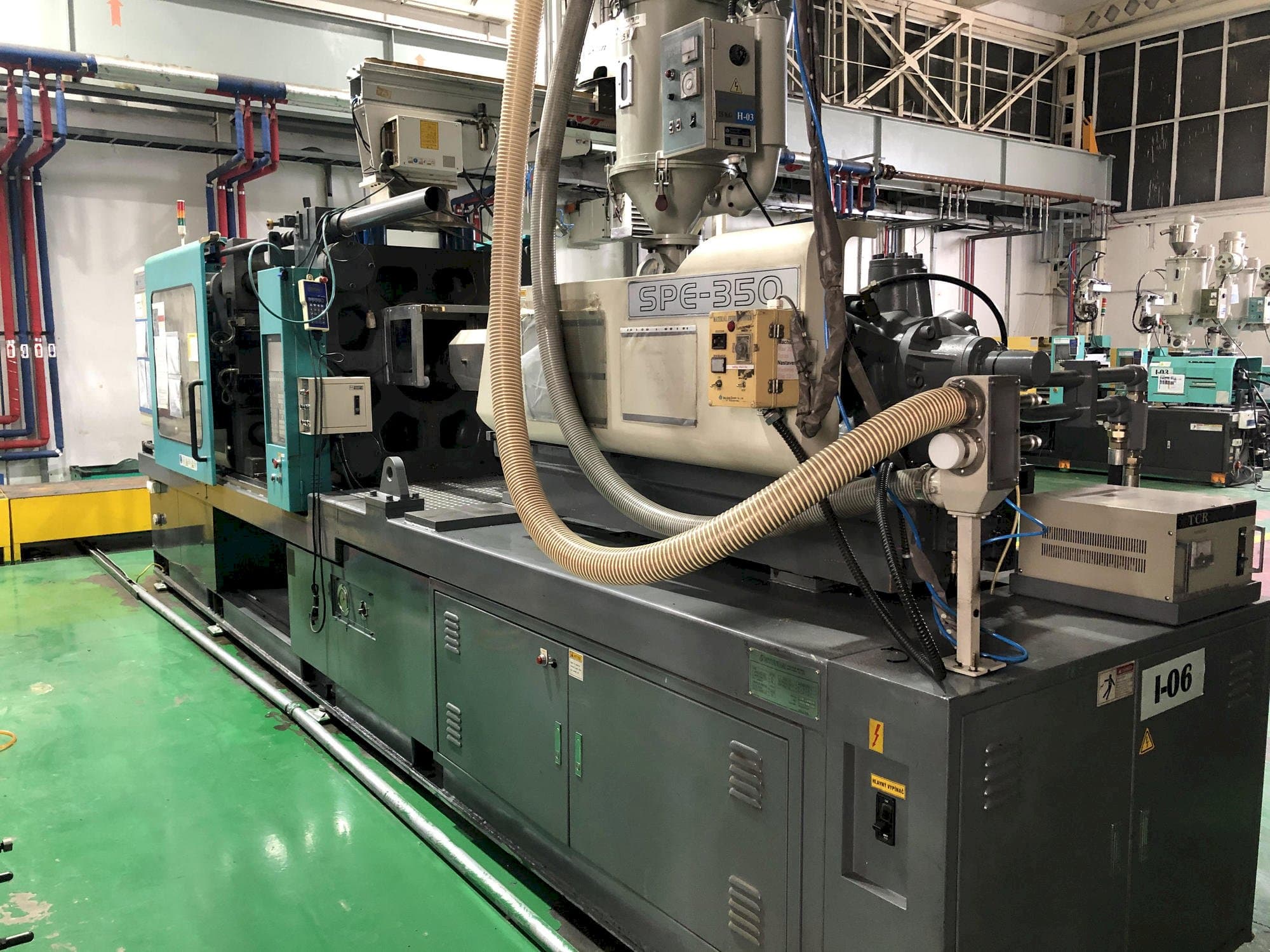 Čelní pohled  na Hyundai SPE-350  stroj