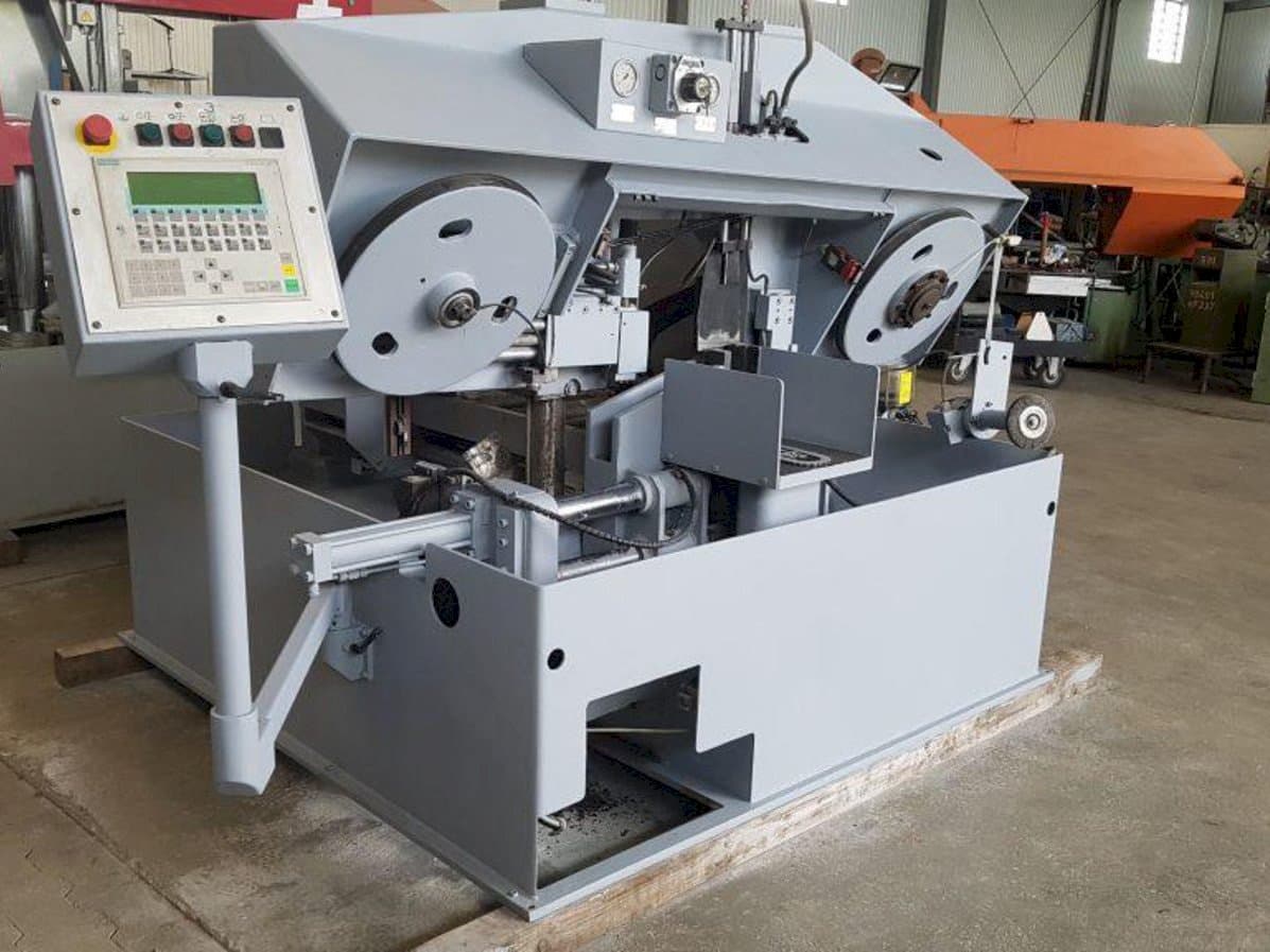 Čelní pohled  na FORTE SBA 271  stroj