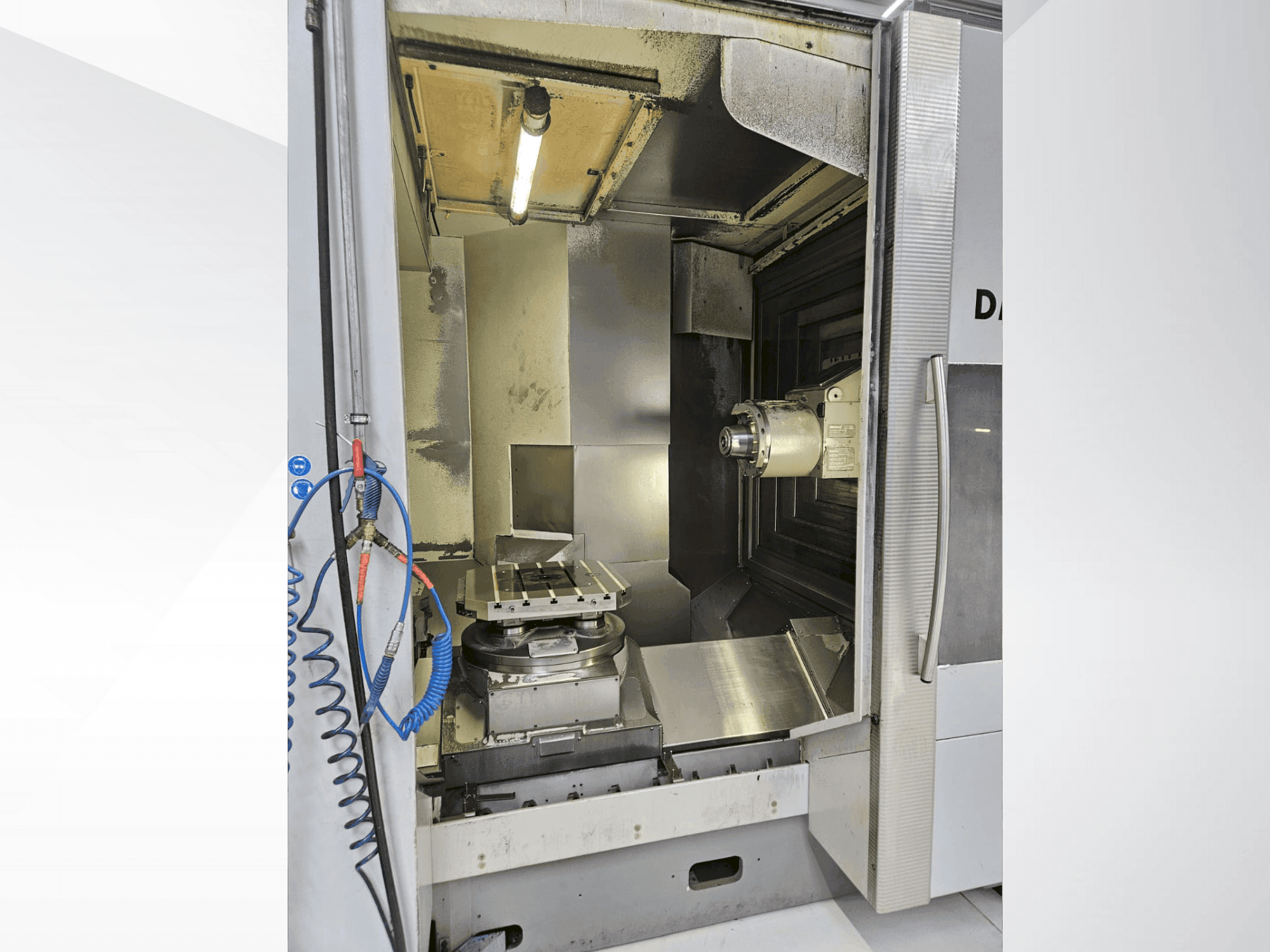 Čelní pohled  na DECKEL MAHO DMC 70H duoBlock  stroj