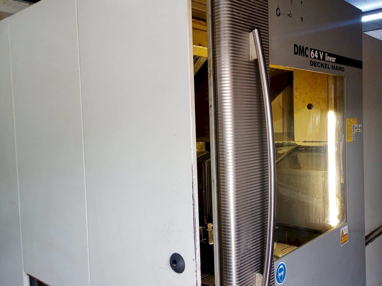 Čelní pohled  na DECKEL MAHO 64v Linear  stroj