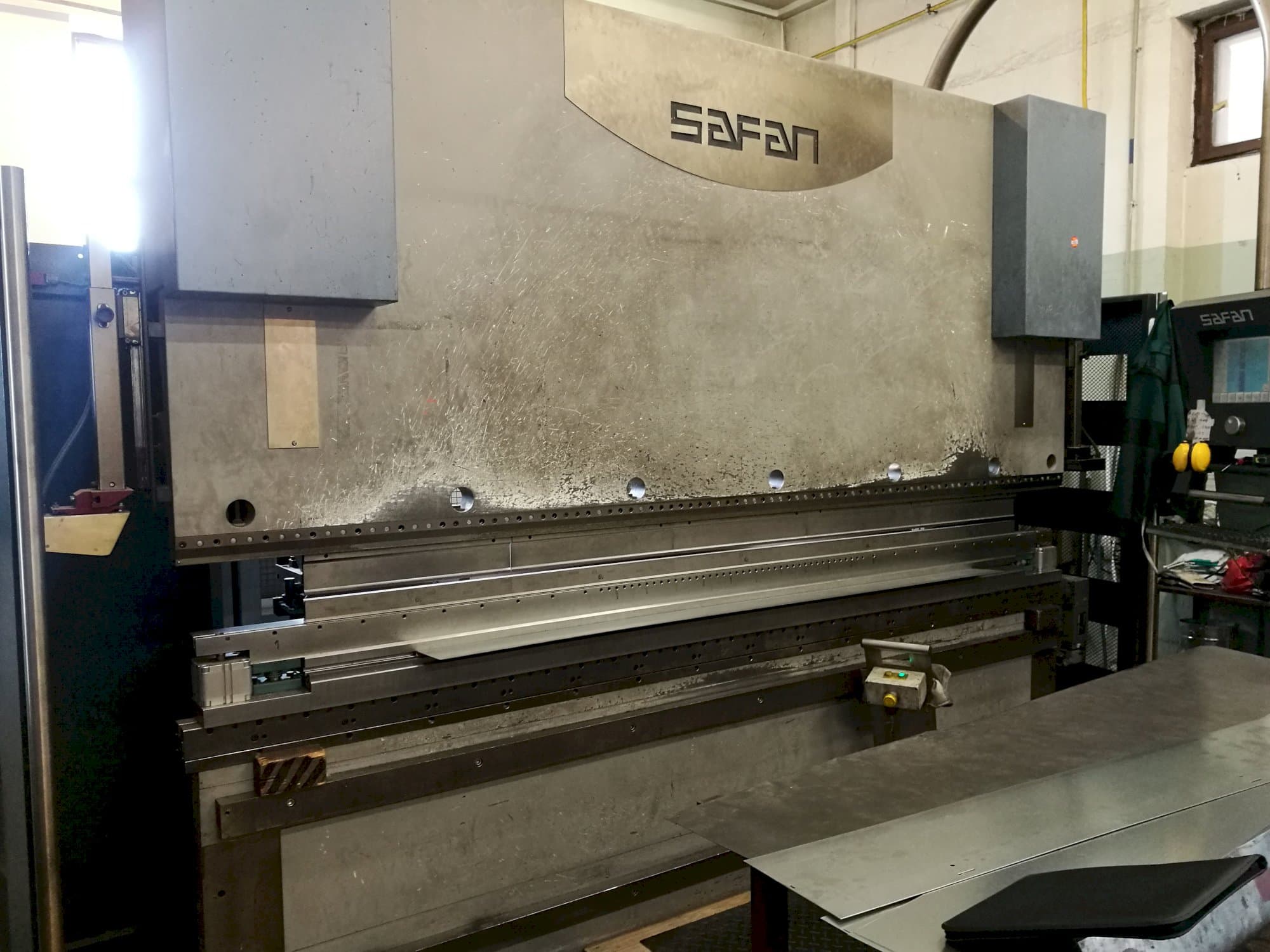 Levý pohled  na Safan CNCL-K 120-3100 TS1 stroj