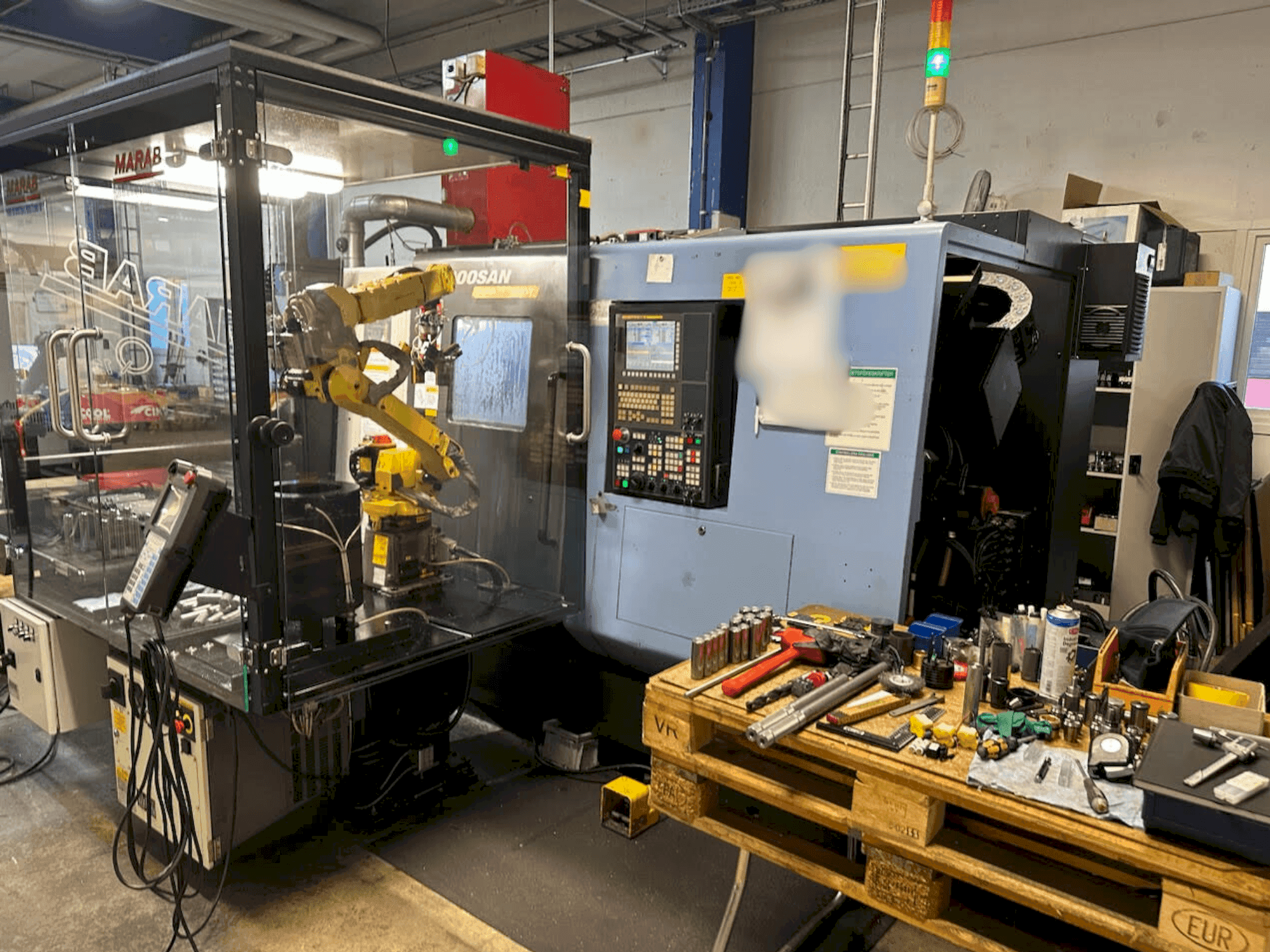 Čelní pohled  na DOOSAN PUMA TT 1800 SY  stroj