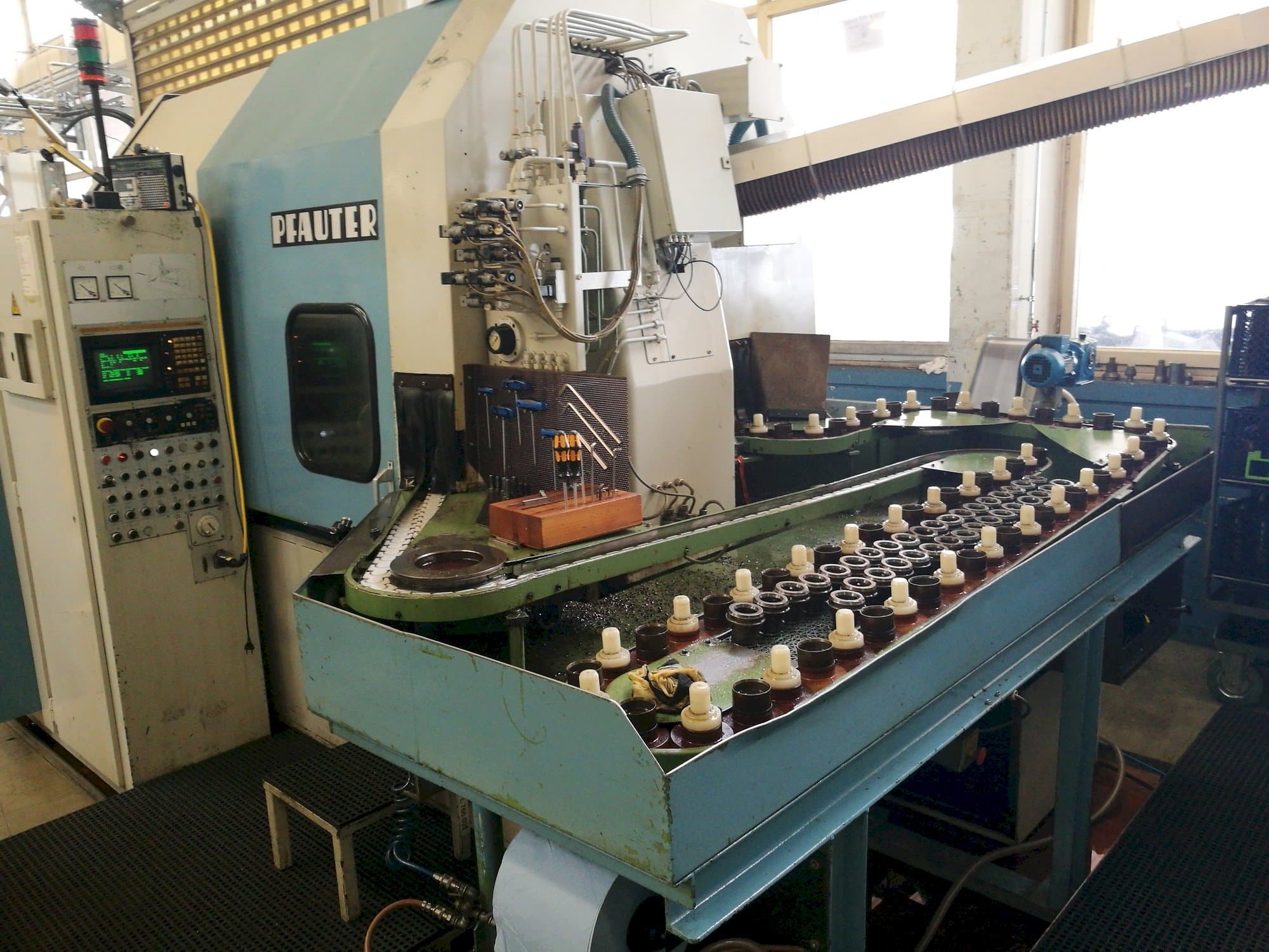 Čelní pohled  na Pfauter PA 320 NC  stroj