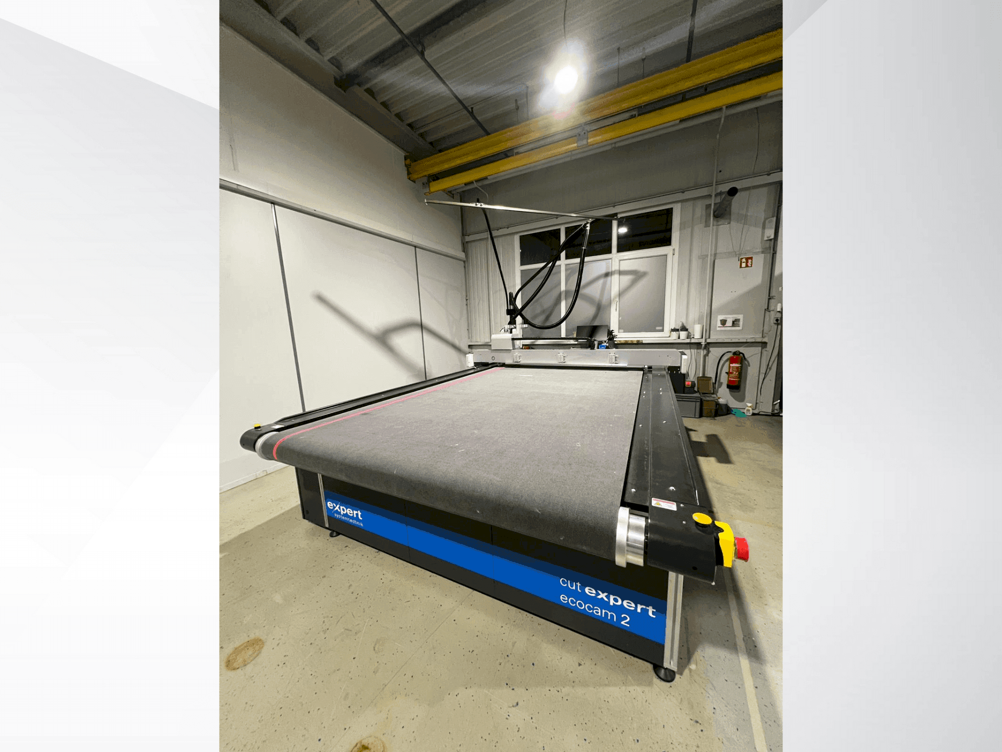 Čelní pohled  na EXPERT cut Expert ecocam 2  stroj