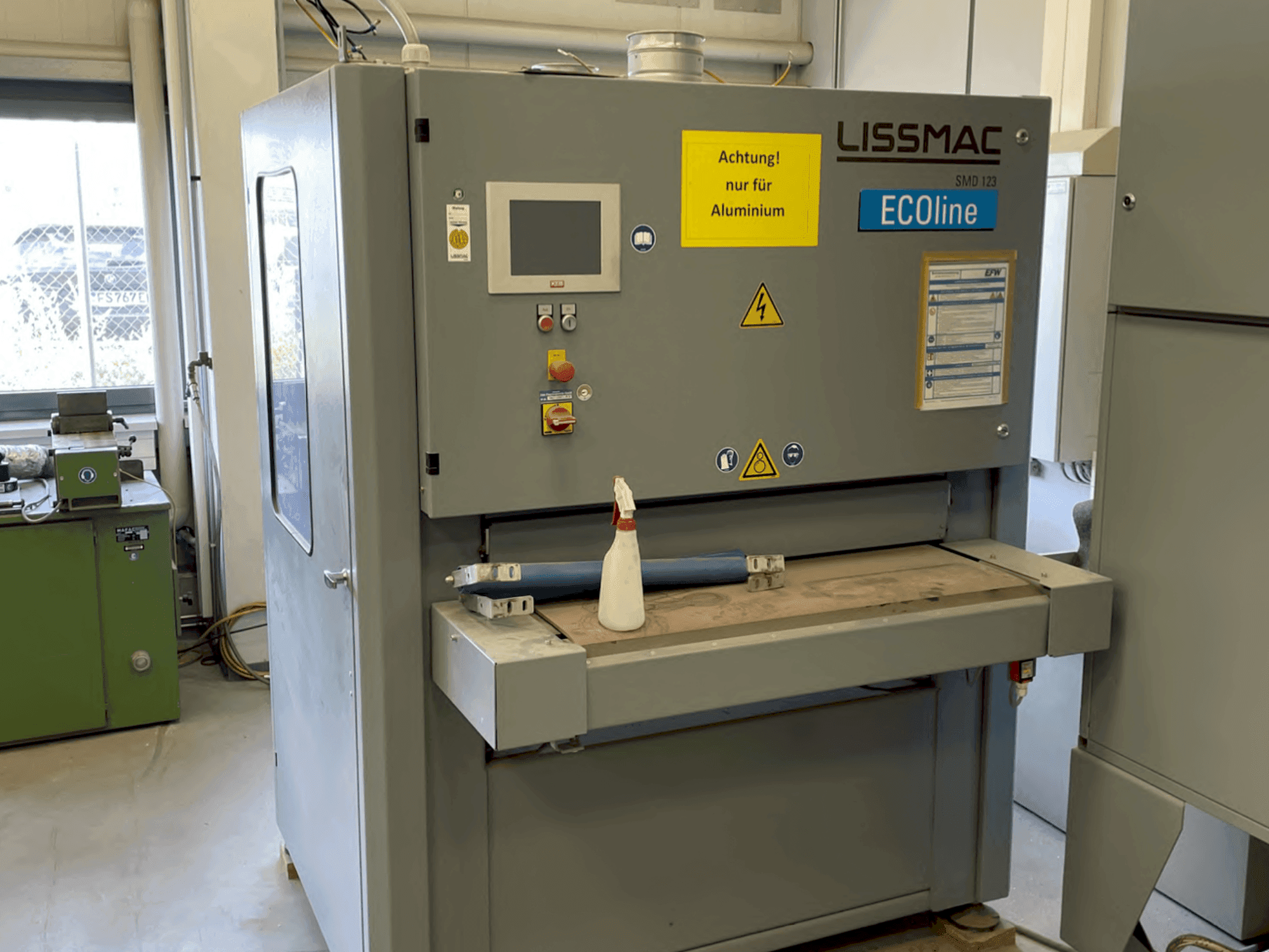 Čelní pohled  na LISSMAC SMD 123 RE  stroj