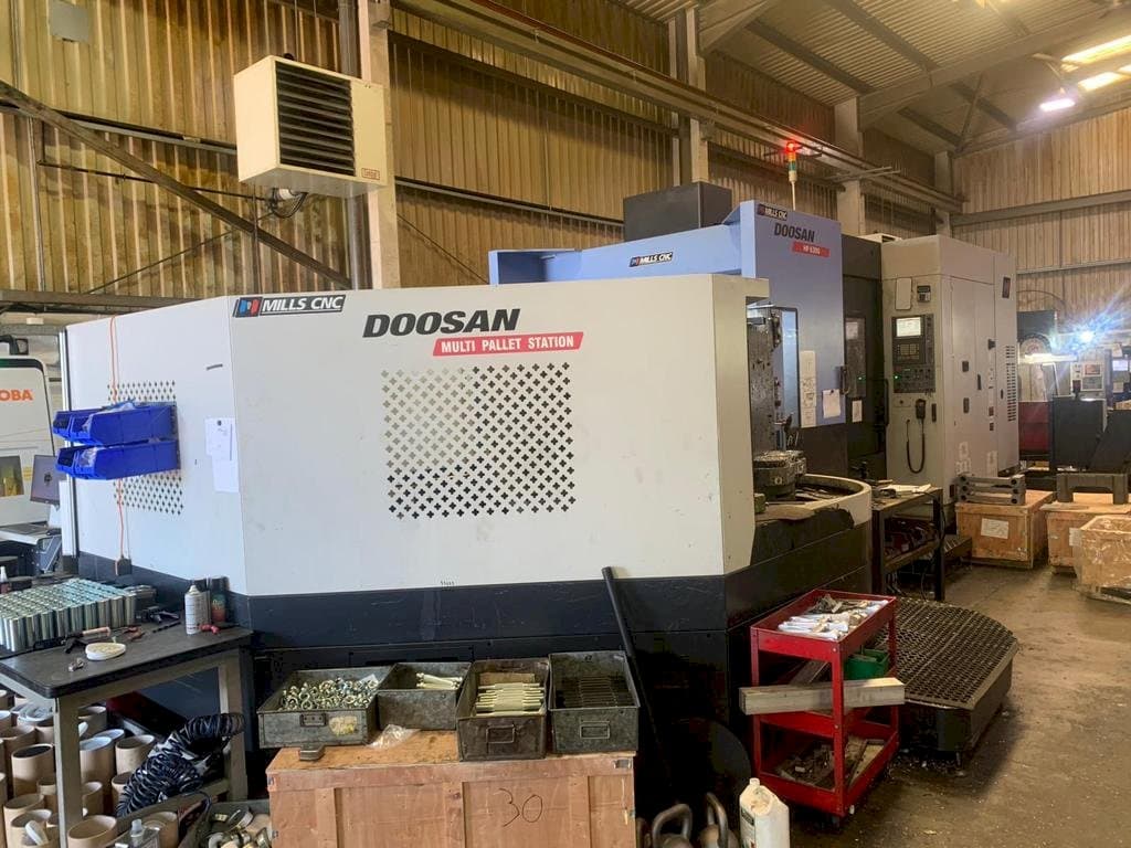 Čelní pohled  na Doosan HP 6300  stroj