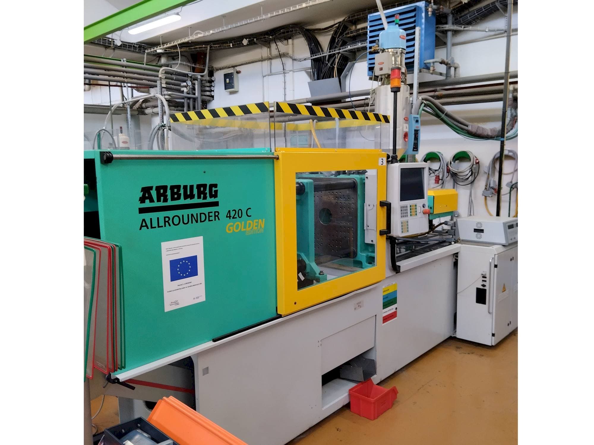 Čelní pohled  na Arburg 420C 1000-290  stroj