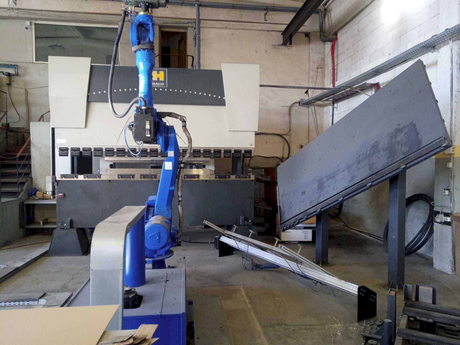 Čelní pohled  na HACO ERM 36150  stroj