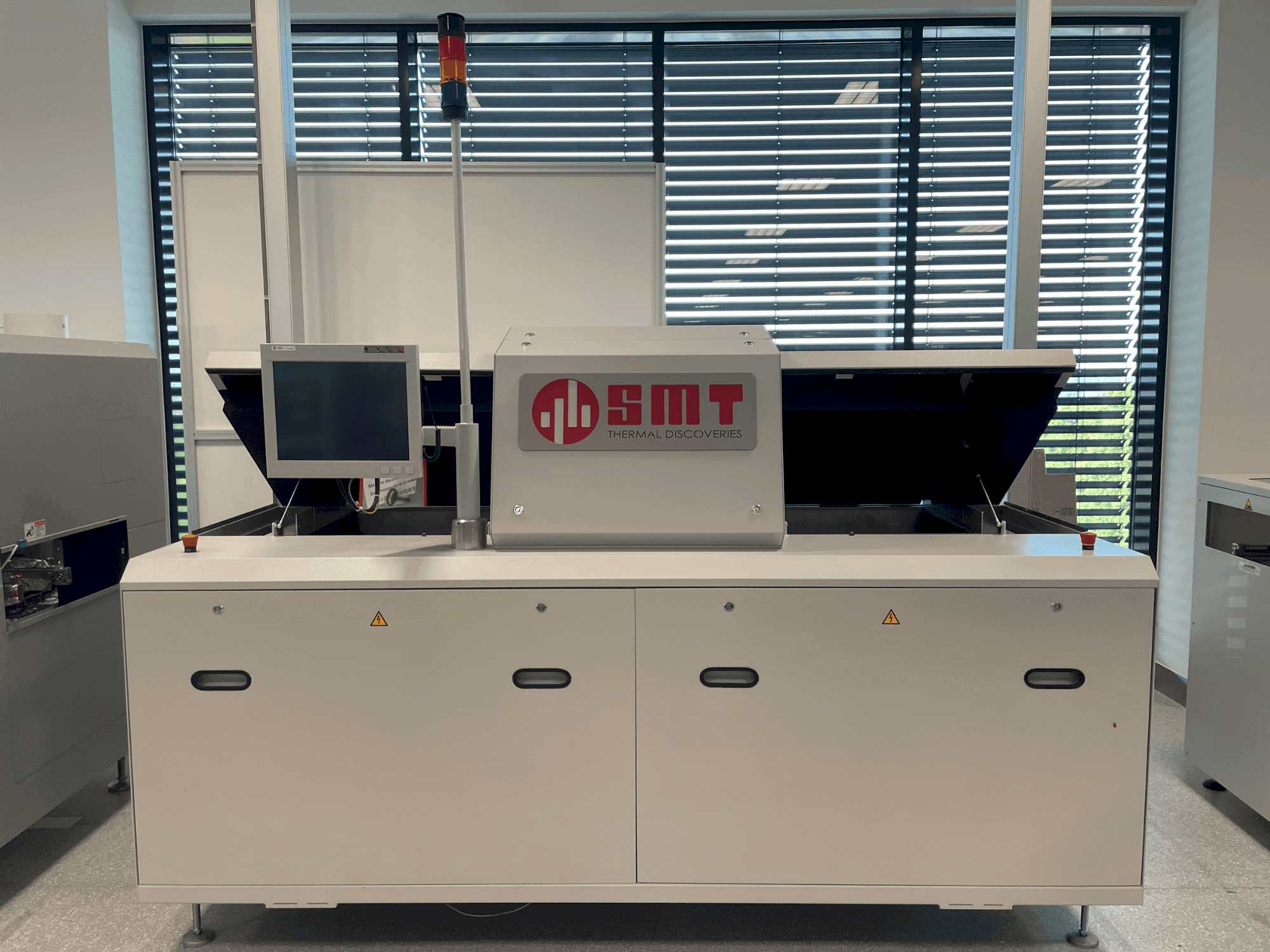 Čelní pohled  na SMT UV 3/-3  stroj