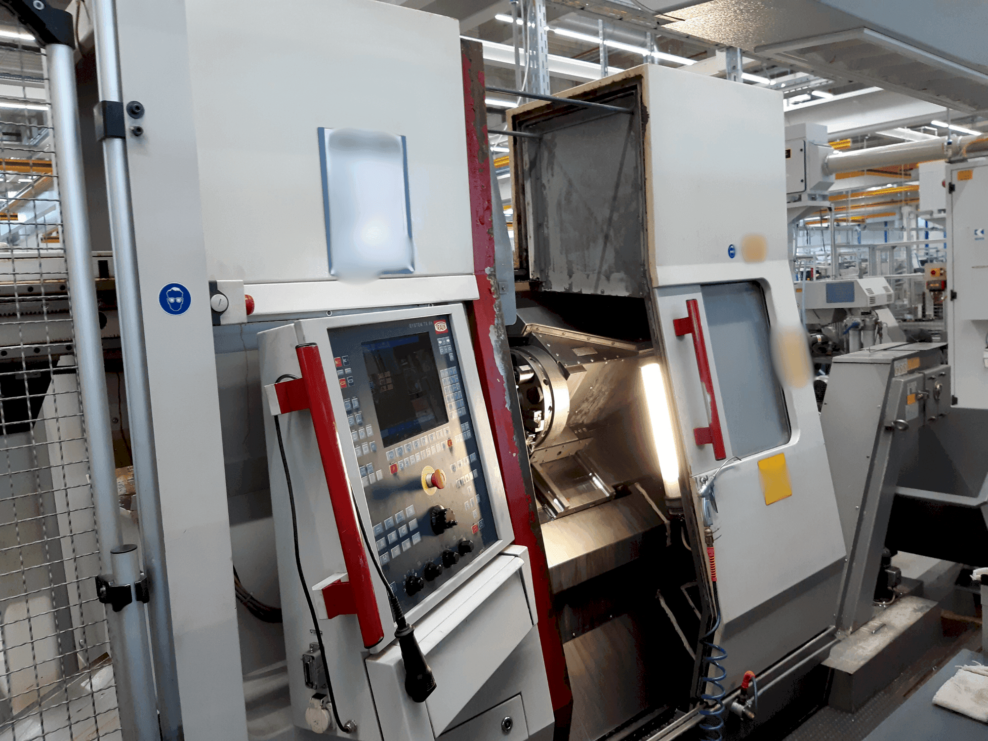 Čelní pohled  na TRAUB TNA 300  stroj