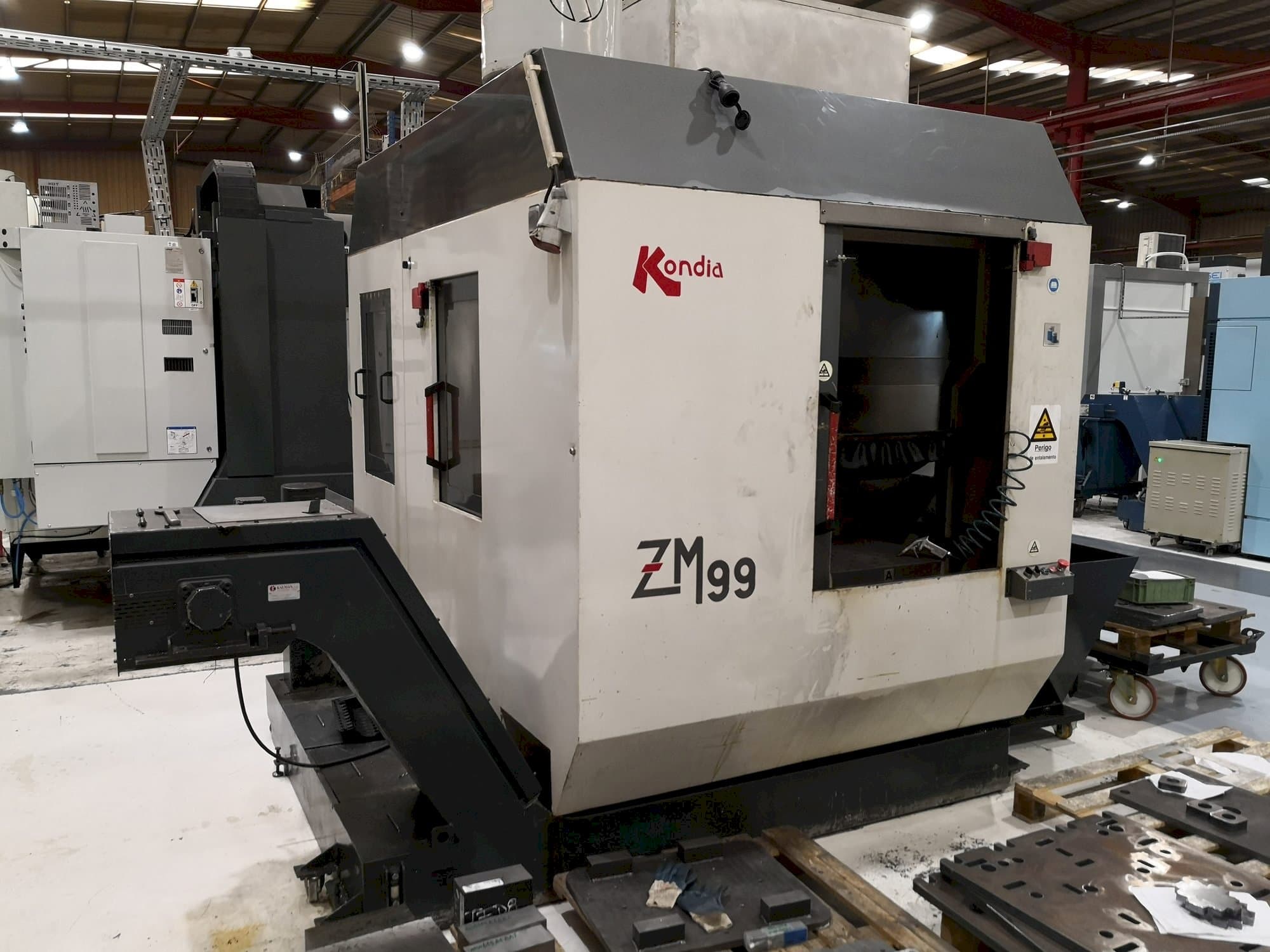Čelní pohled  na KONDIA ZM99  stroj