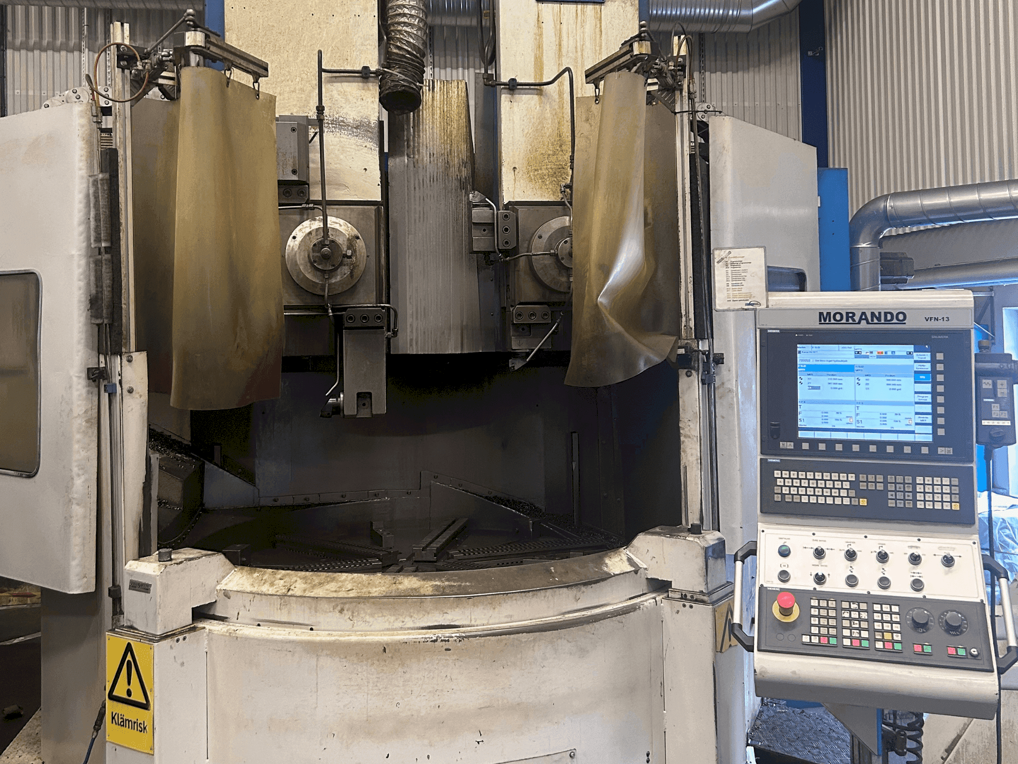 Čelní pohled  na MORANDO VFN13  stroj