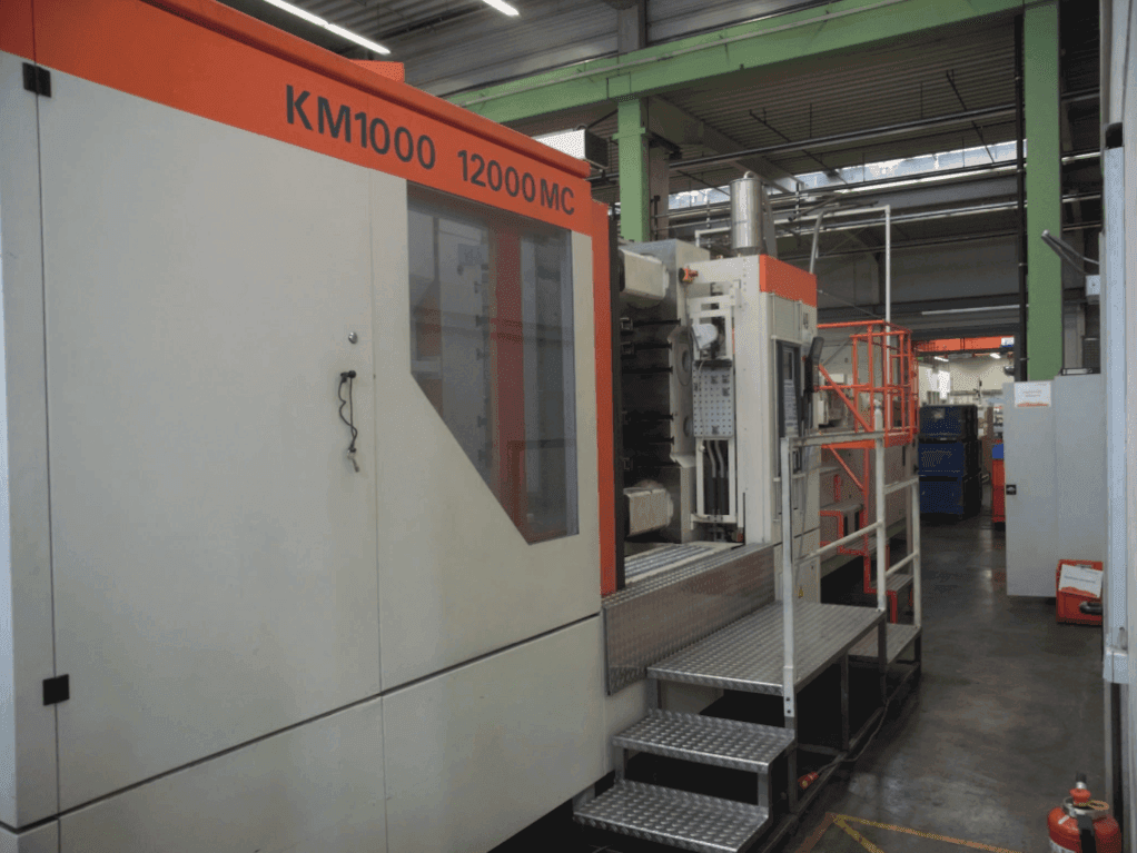 Čelní pohled  na Krauss Maffei 1000-12000 MC  stroj
