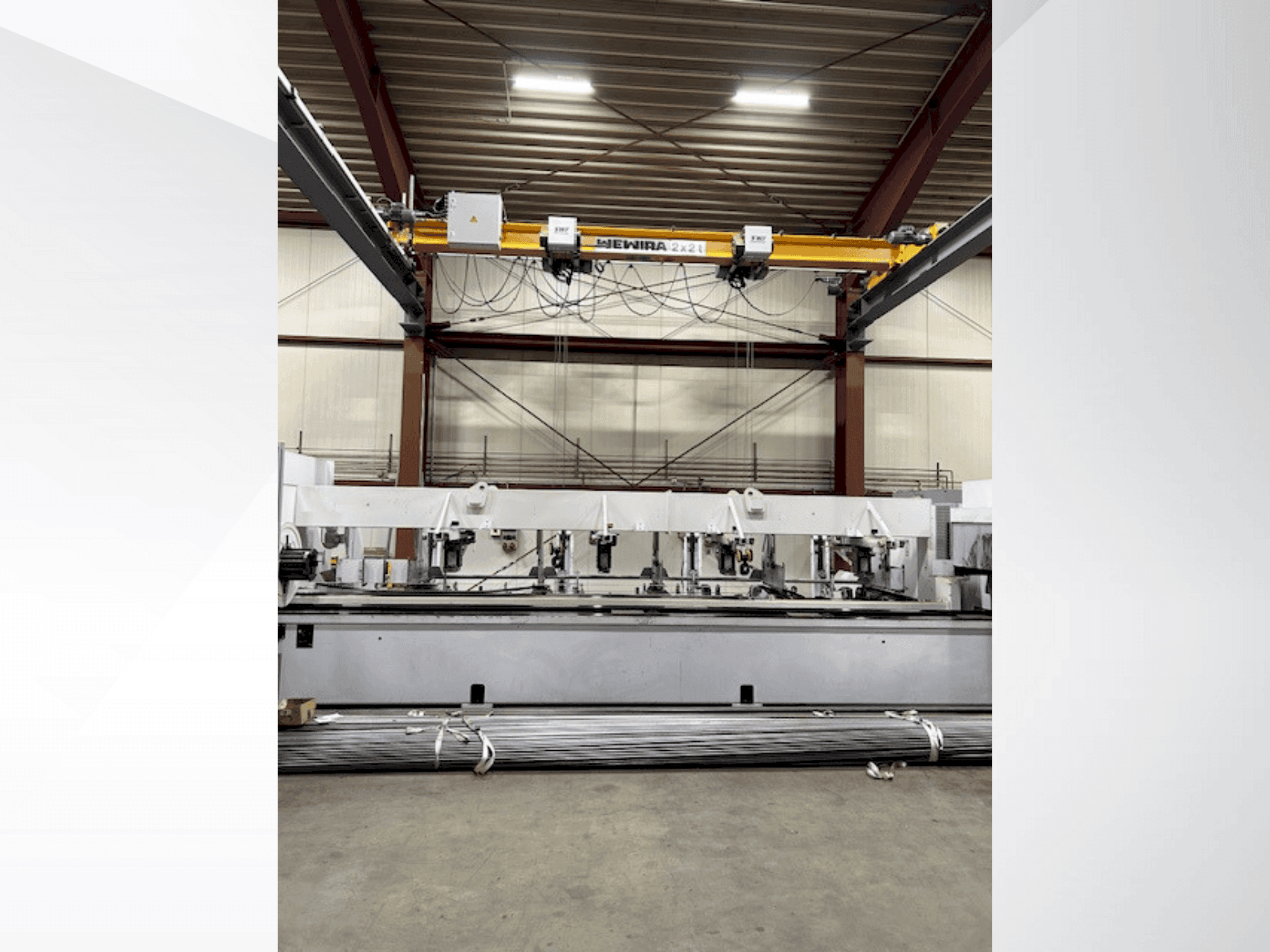 Čelní pohled  na TRUMPF Tru Laser Tube 3000 Fiber  stroj