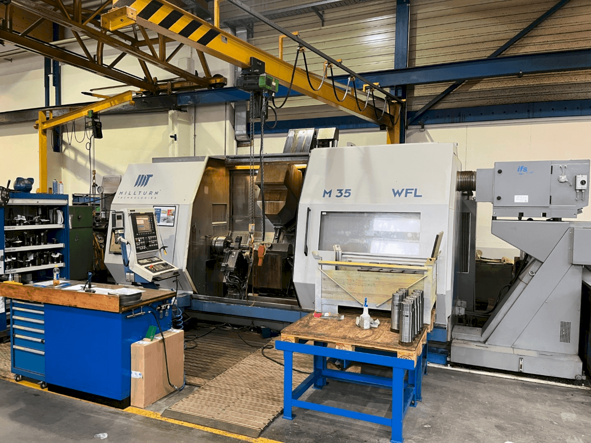 Čelní pohled  na WFL M-35  stroj