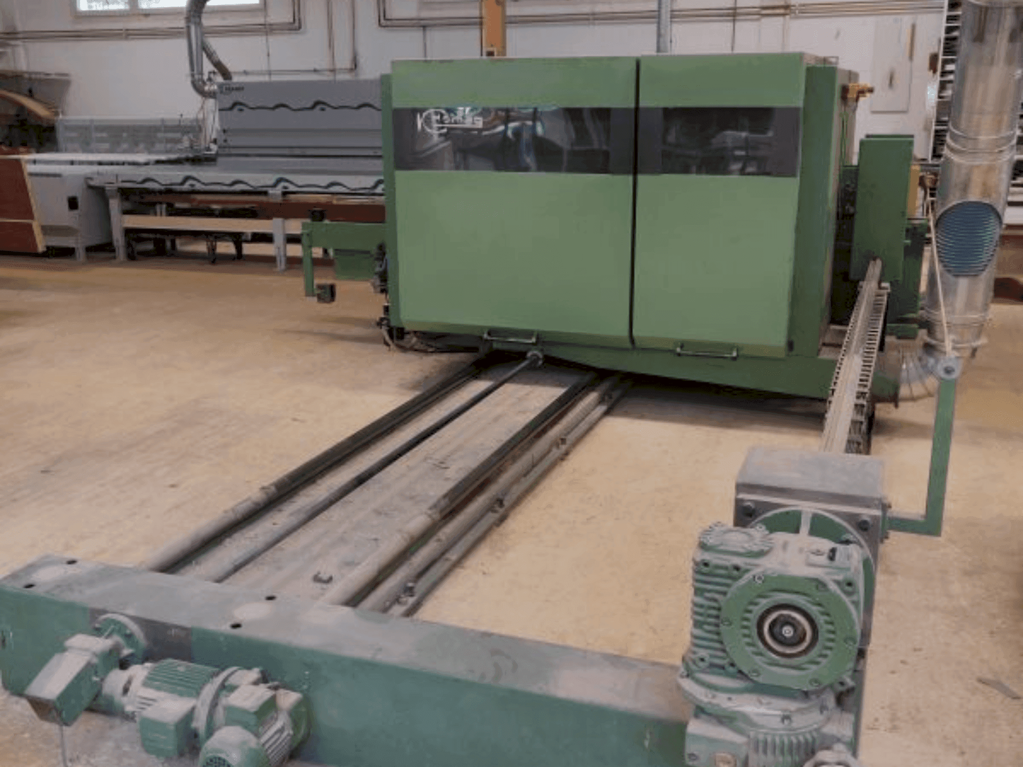 Čelní pohled  na HOMAG WEINMANN FLO 23  stroj