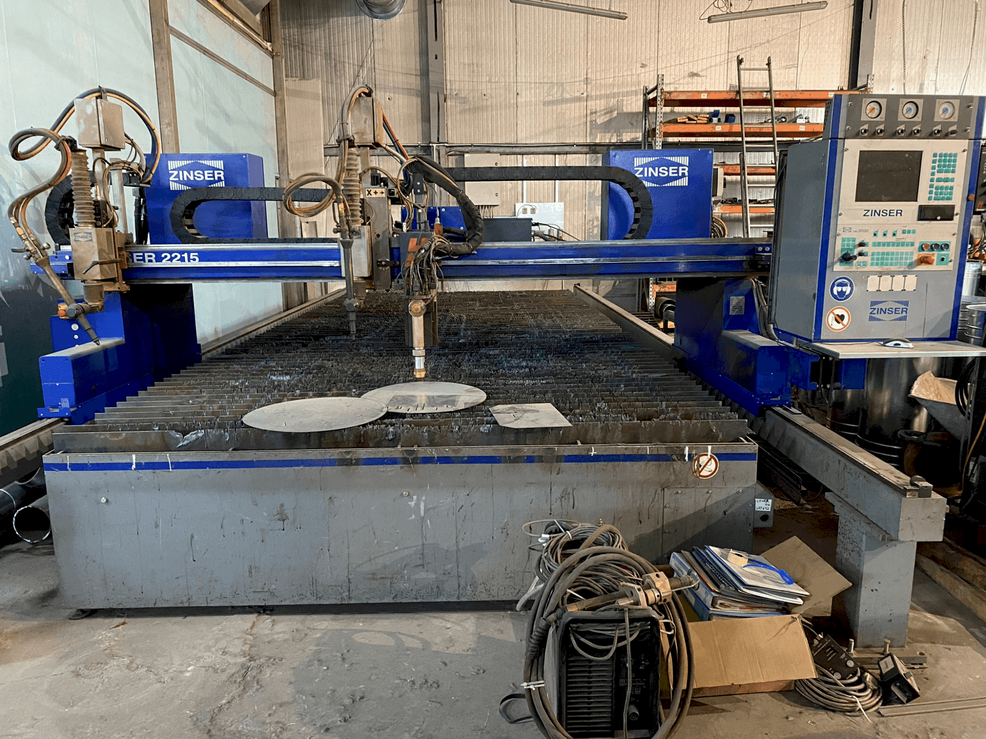 Čelní pohled  na ZINSER 2215  stroj