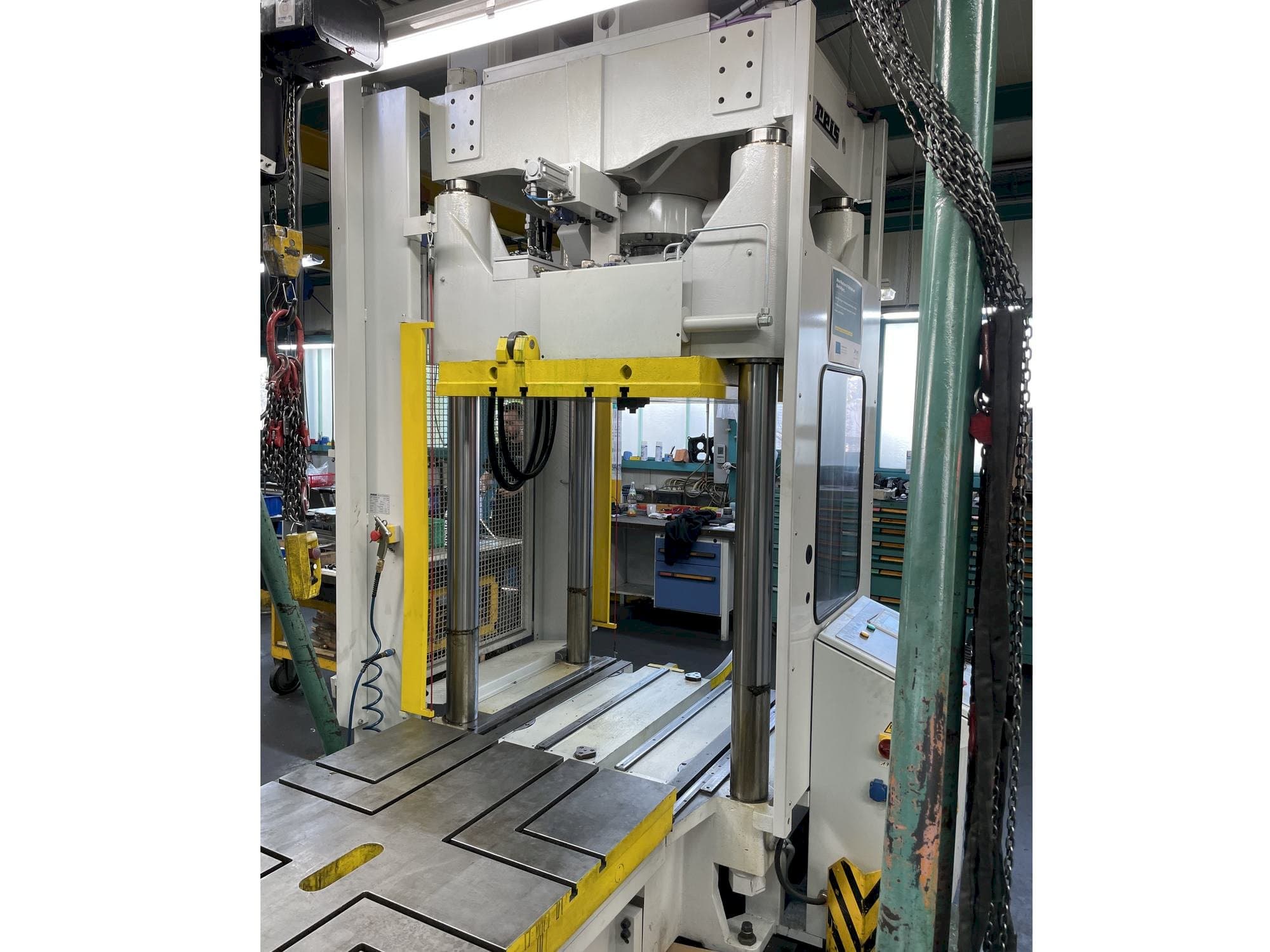 Čelní pohled  na Reis TUS 100  stroj