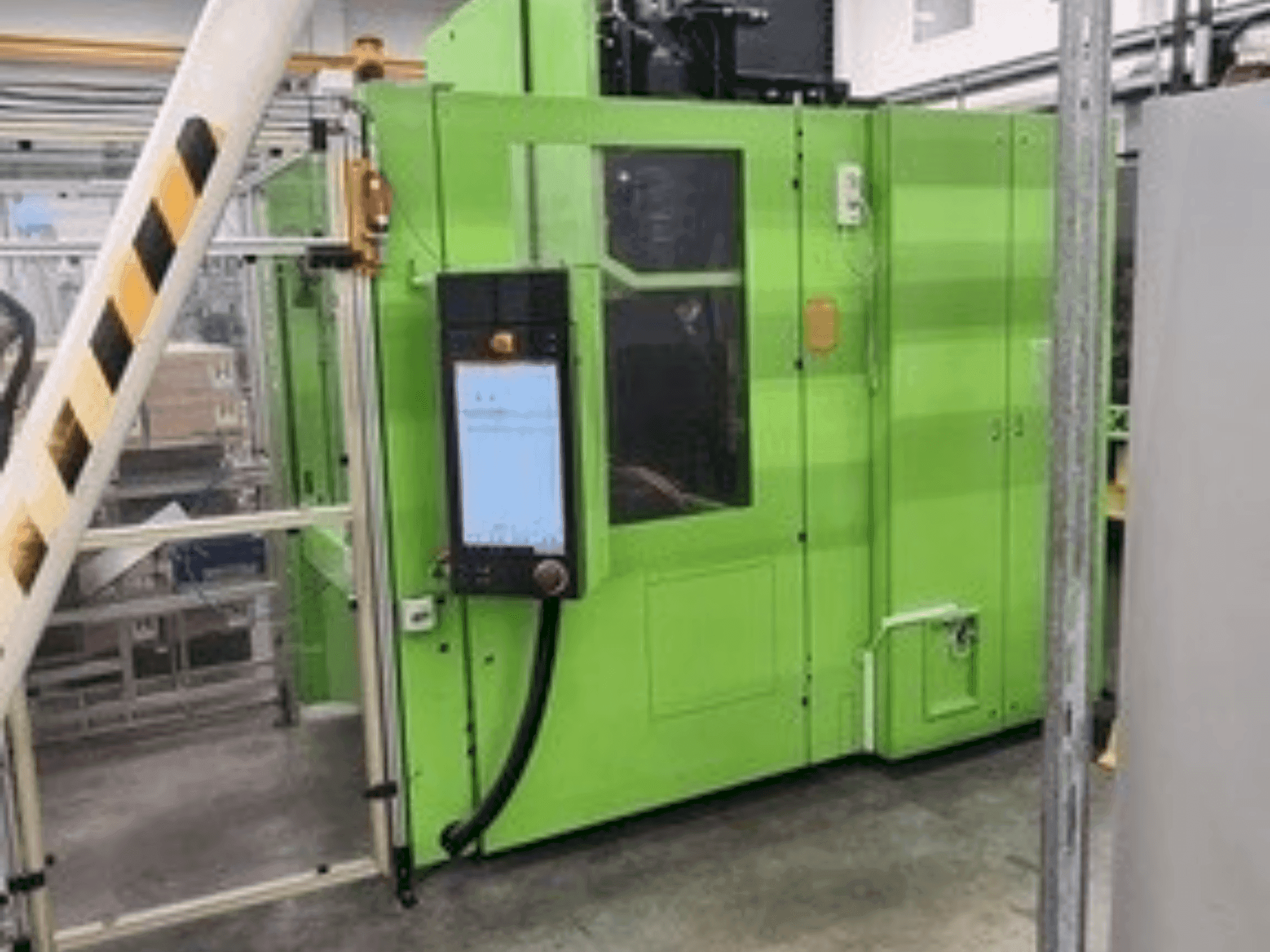 Čelní pohled  na Engel Insert Rotary 200V/100  stroj