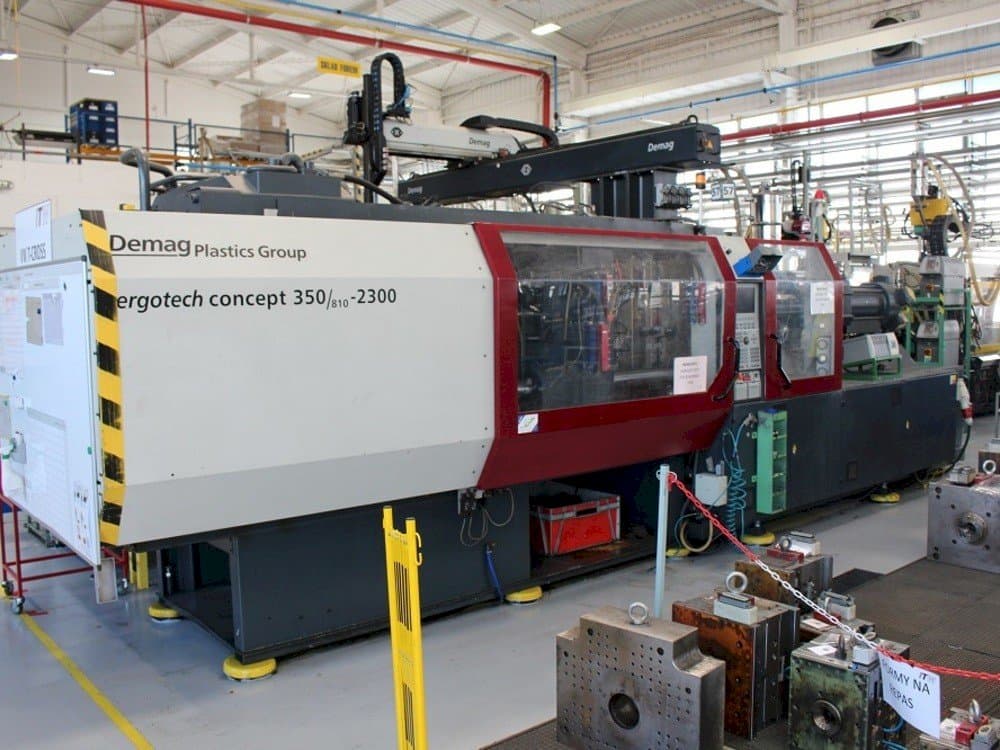 Levý boční pohled  na DEMAG Ergotech 350/810-2300  stroj