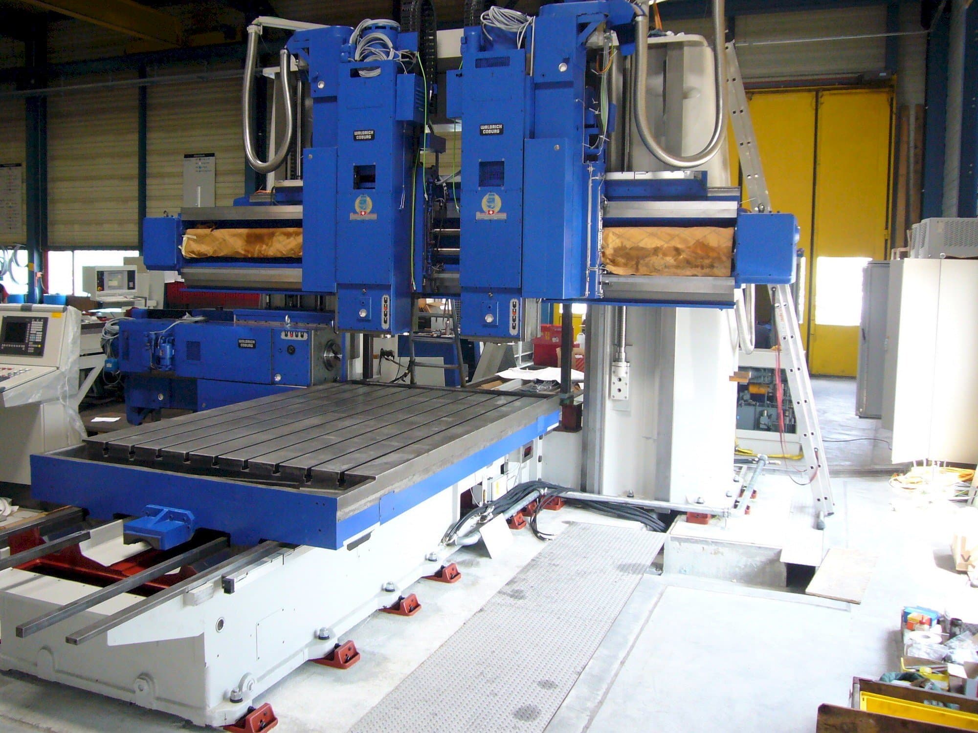 Čelní pohled  na Waldrich Coburg  stroj