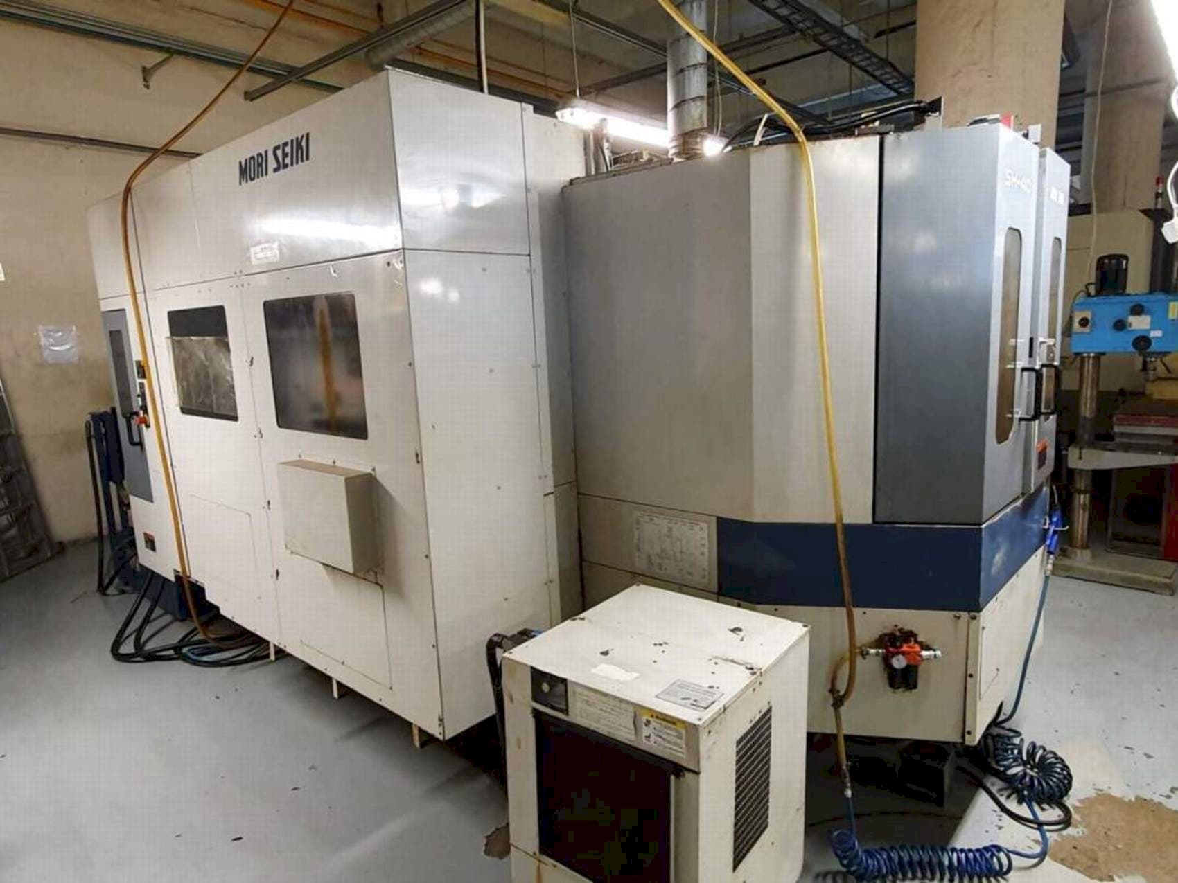 Čelní pohled  na MORI SEIKI SH-40  stroj