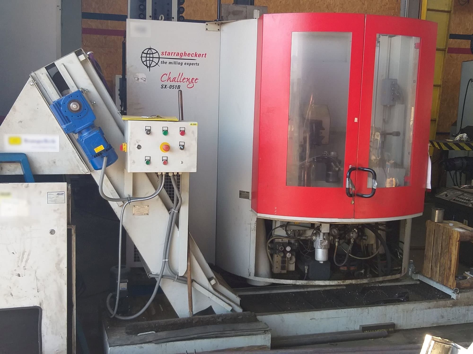 Čelní pohled  na Starrag SX-051B  stroj