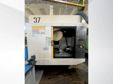 Čelní pohled  na FANUC Robodrill Alpha-D21LiB5  stroj