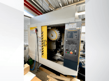 Čelní pohled  na FANUC ROBODRILL α-D21LiB5  stroj