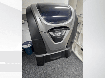 Čelní pohled  na KEYENCE Agilista 3200 W  stroj