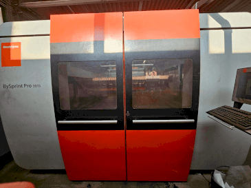 Čelní pohled na Bystronic Bysprint Pro 3015 stroj