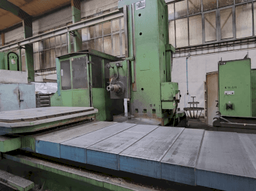 Čelní pohled  na TOS WHN 13.8 CNC  stroj