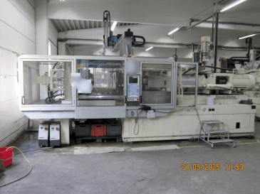 Čelní pohled  na Krauss Maffei 350-2700 C2  stroj