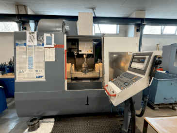 Čelní pohled  na KOVOSVIT MAS MCV 1000 Speed 5AX  stroj