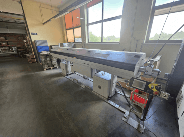 Čelní pohled  na TOP Automazioni FUSION 352 SX  stroj